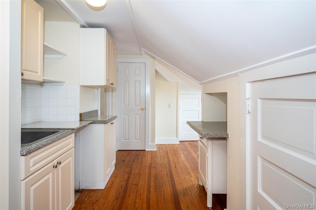 New Rochelle, New York, 10801, United States, 5 Bedrooms Bedrooms, ,4 BathroomsBathrooms,Residential,For Sale,2048483