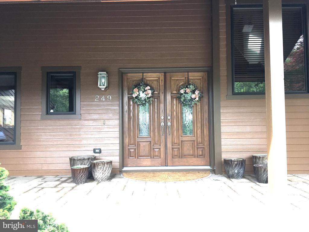 Bedford, Pennsylvania, 15522, United States, 5 Bedrooms Bedrooms, ,4 BathroomsBathrooms,Residential,For Sale,1837562