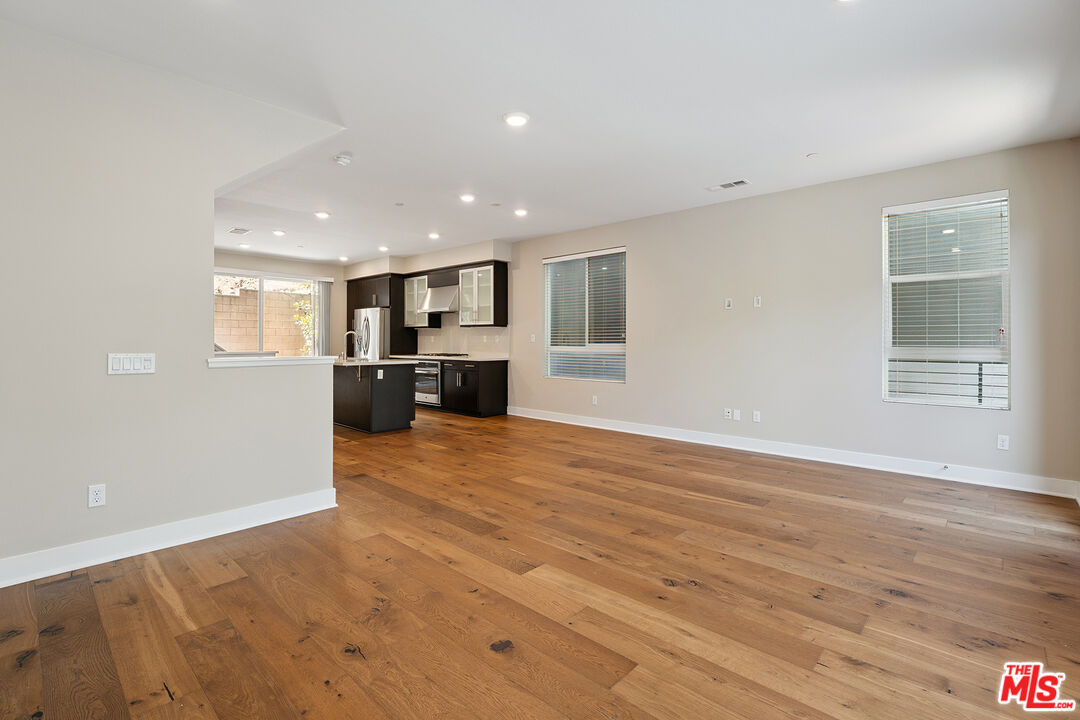 Los Angeles, California, 90068, United States, 3 Bedrooms Bedrooms, ,4 BathroomsBathrooms,Residential,For Sale,1891142