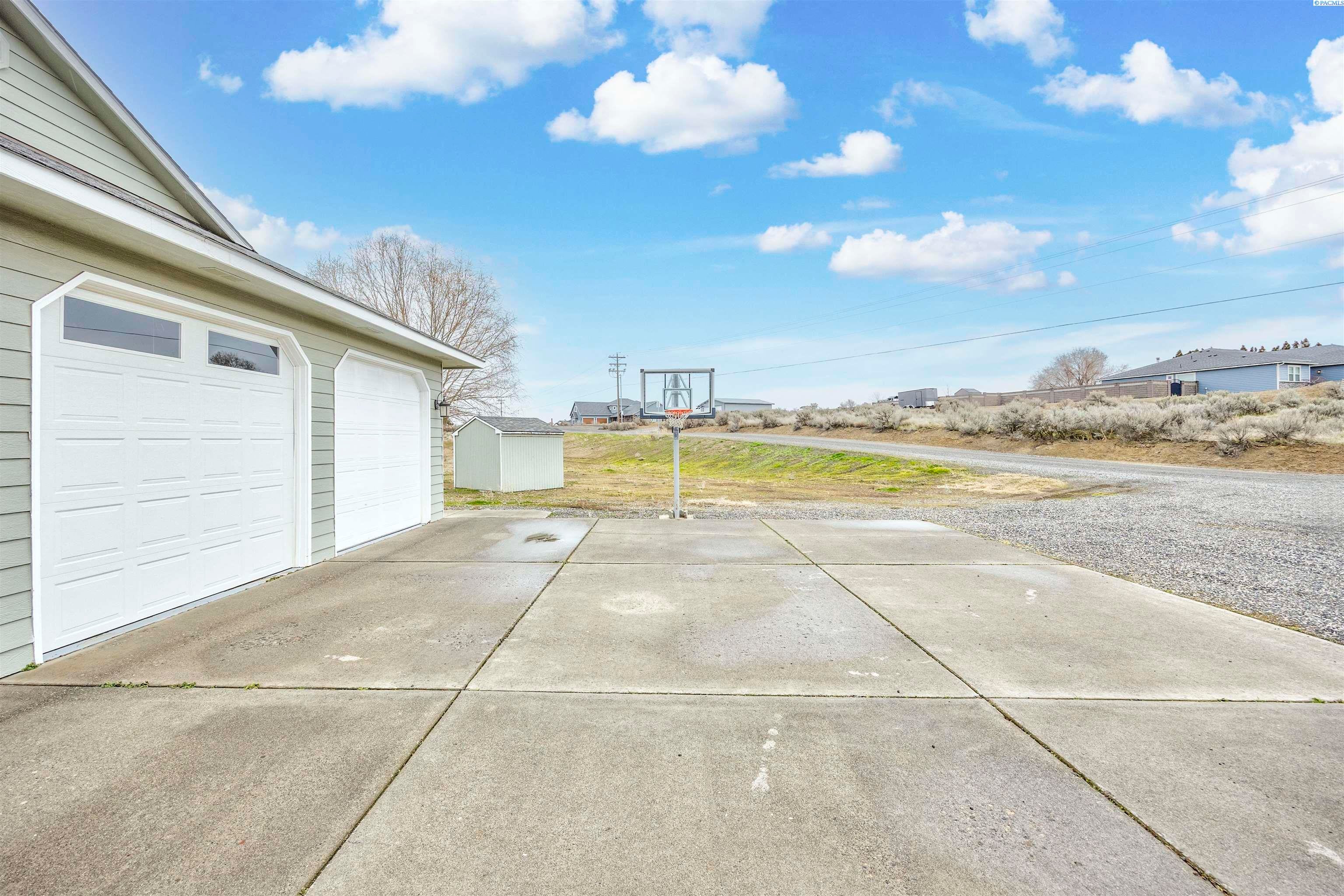 West Richland, Washington, 99353, United States, 5 Bedrooms Bedrooms, ,3 BathroomsBathrooms,Residential,For Sale,2020893