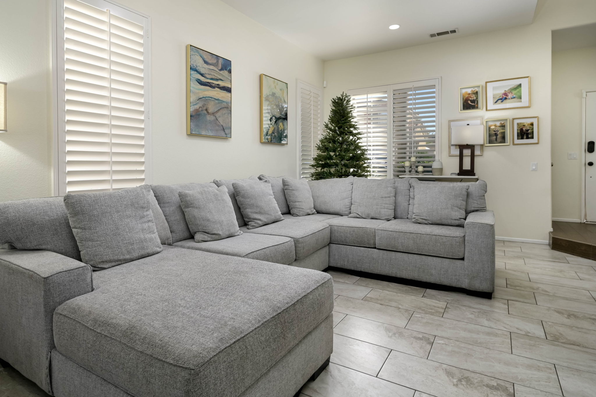 Corona, California, 92879, United States, 2 Bedrooms Bedrooms, ,3 BathroomsBathrooms,Residential,For Sale,2008178