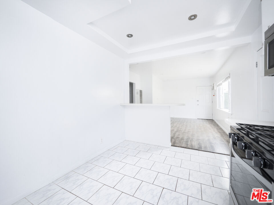 Los Angeles, California, 90066, United States, 4 Bedrooms Bedrooms, ,Residential,For Sale,1705124