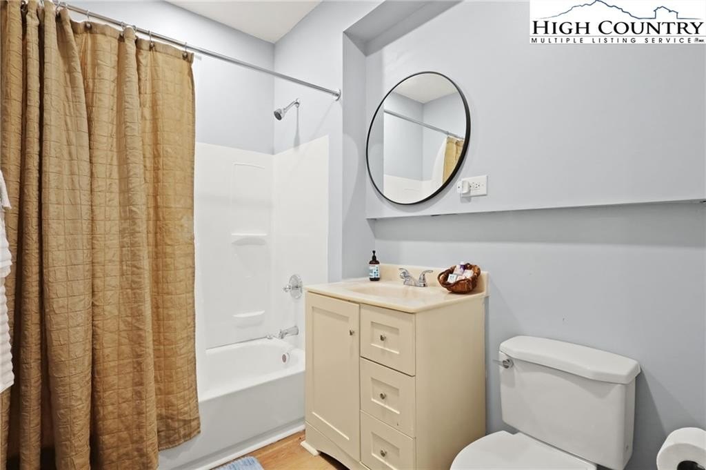 Boone, North Carolina, 28607, United States, 3 Bedrooms Bedrooms, ,3 BathroomsBathrooms,Residential,For Sale,1974866