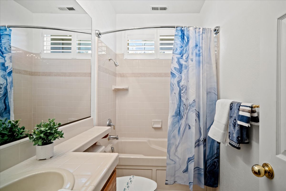 Salinas, California, 93908, United States, 3 Bedrooms Bedrooms, ,2 BathroomsBathrooms,Residential,For Sale,1914663