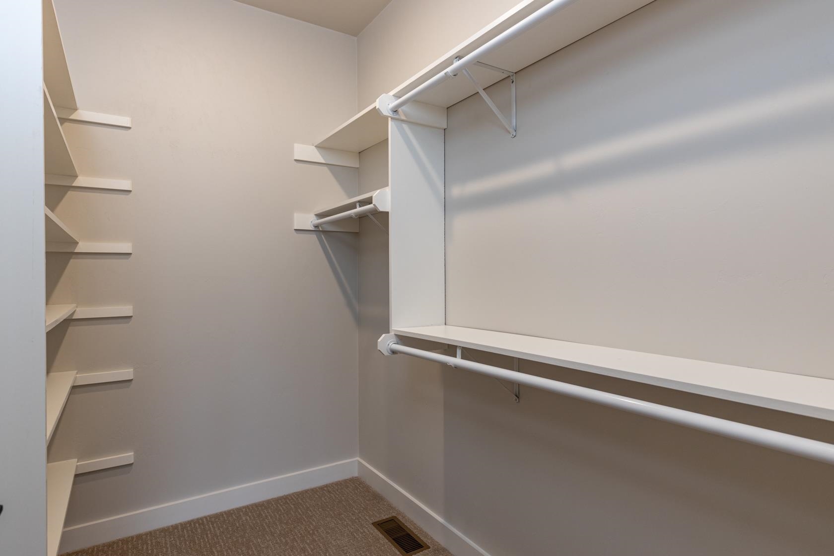 Kimberly, Wisconsin, 54136, United States, 4 Bedrooms Bedrooms, ,3 BathroomsBathrooms,Residential,For Sale,1979357