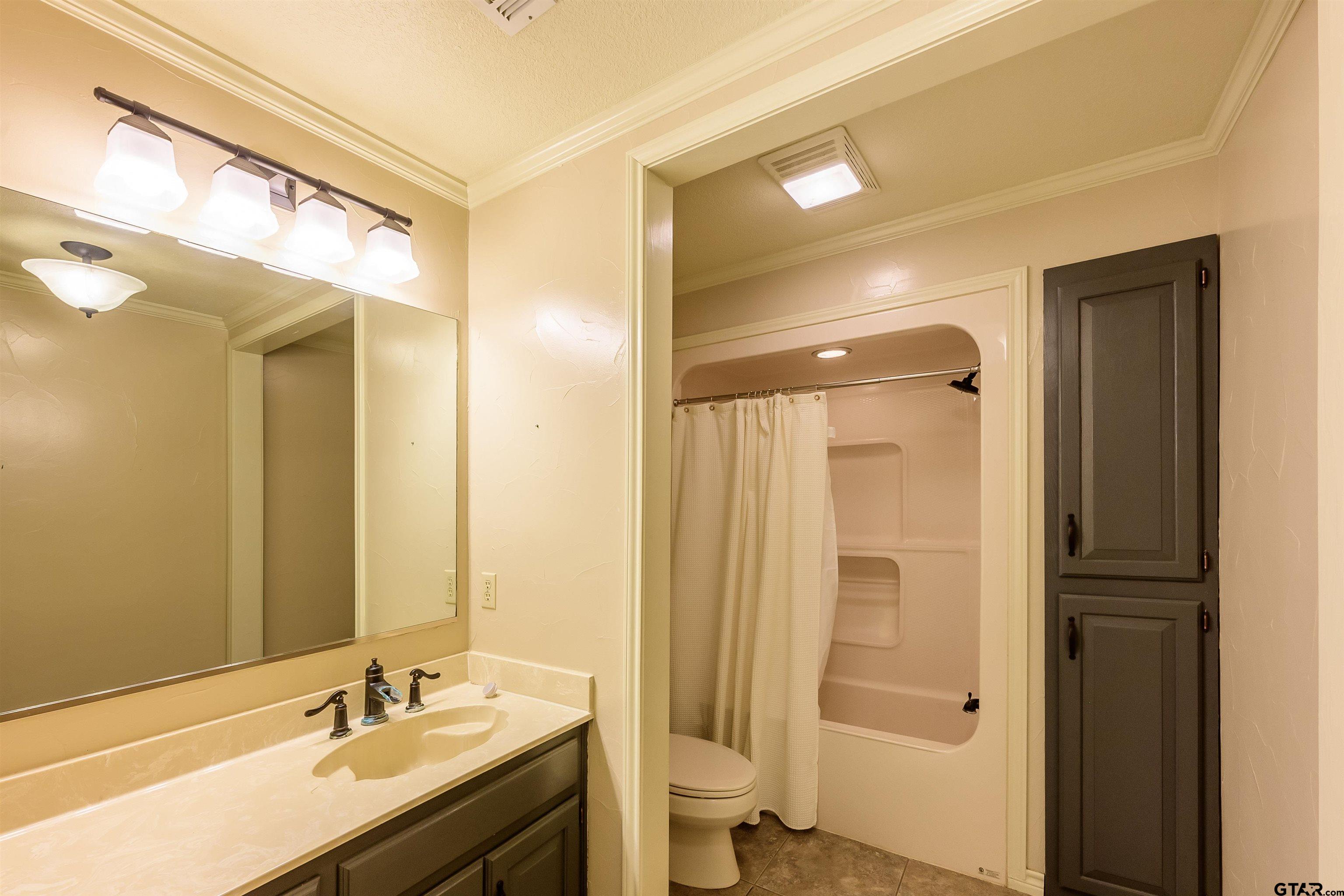 Mineola, Texas, 75773, United States, 3 Bedrooms Bedrooms, ,2 BathroomsBathrooms,Residential,For Sale,1754038
