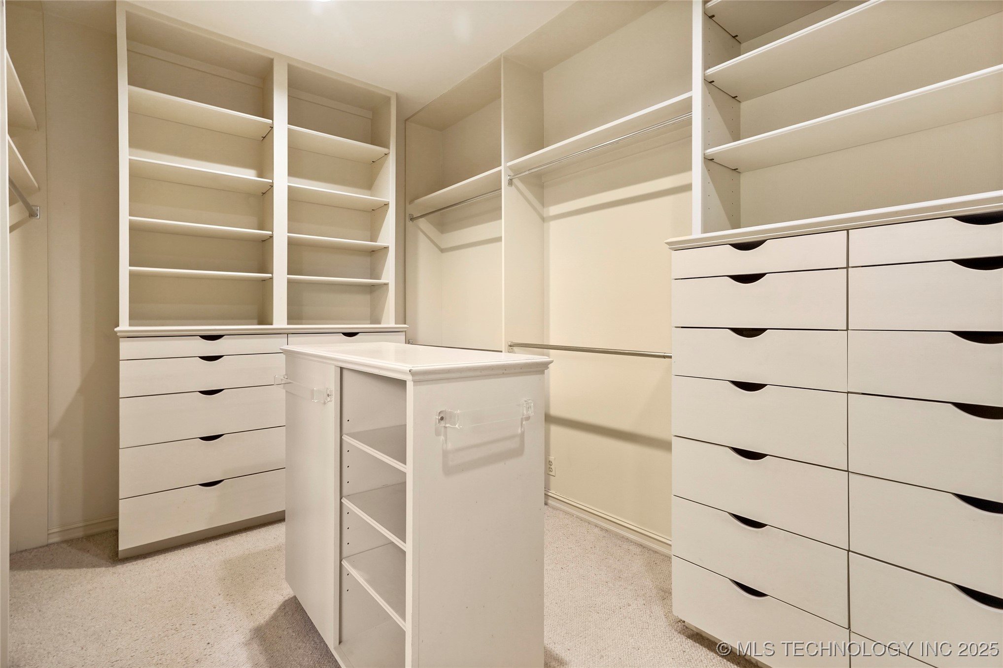 Tulsa, Oklahoma, 74135, United States, 3 Bedrooms Bedrooms, ,4 BathroomsBathrooms,Residential,For Sale,1902130