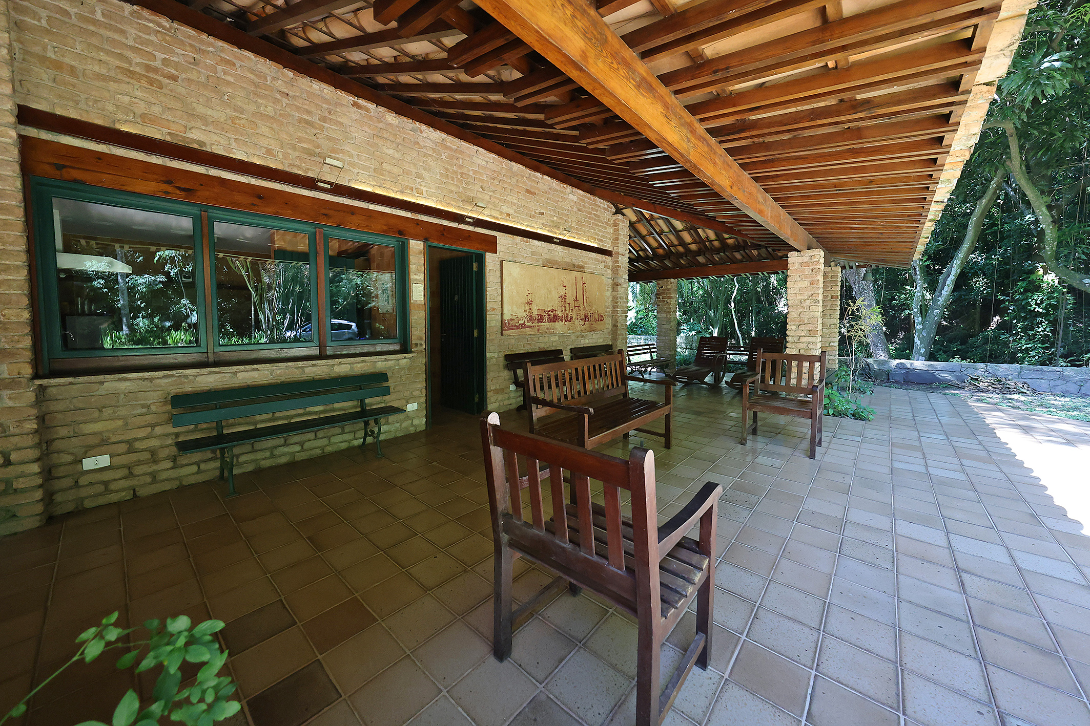  Estate surrounded by greenery with expansive grounds and amenities - 物件實景