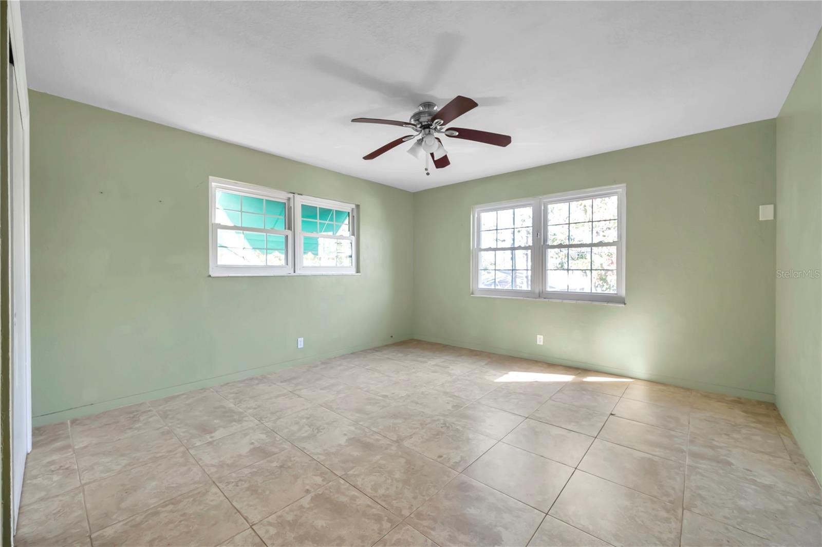 Gulfport, Florida, 33707, United States, 5 Bedrooms Bedrooms, ,4 BathroomsBathrooms,Residential,For Sale,1976901