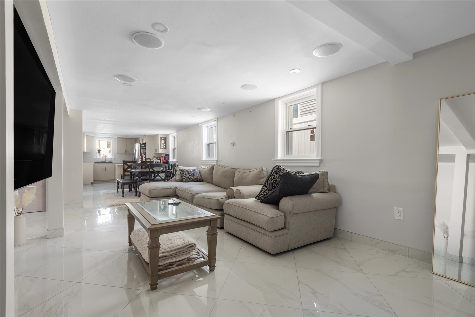 Howard Beach, New York, 11414, United States, 5 Bedrooms Bedrooms, ,2 BathroomsBathrooms,Residential,For Sale,2049449