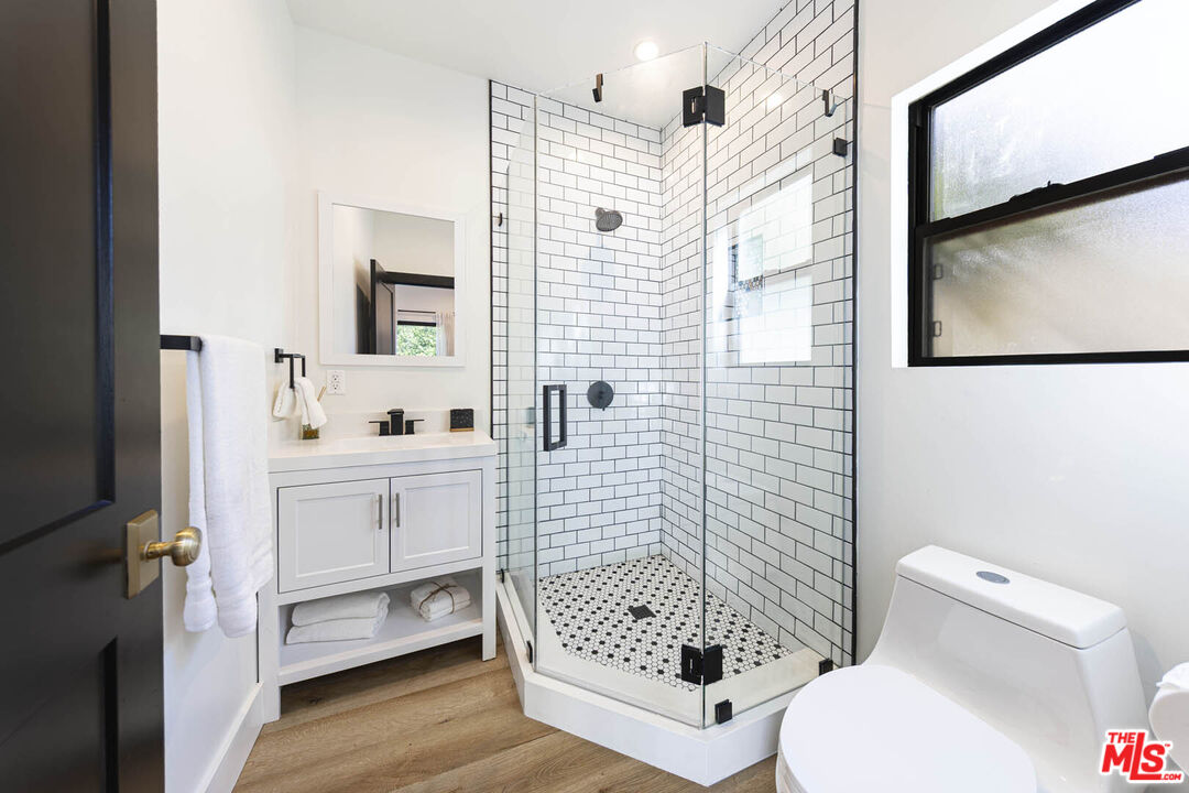 Los Angeles, California, 90048, United States, 4 Bedrooms Bedrooms, ,2 BathroomsBathrooms,Residential,For Sale,1962418