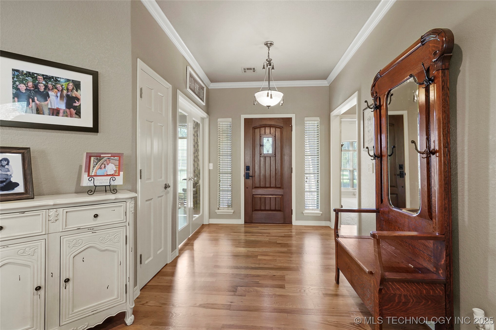 Catoosa, Oklahoma, 74015, United States, 3 Bedrooms Bedrooms, ,3 BathroomsBathrooms,Residential,For Sale,1987944