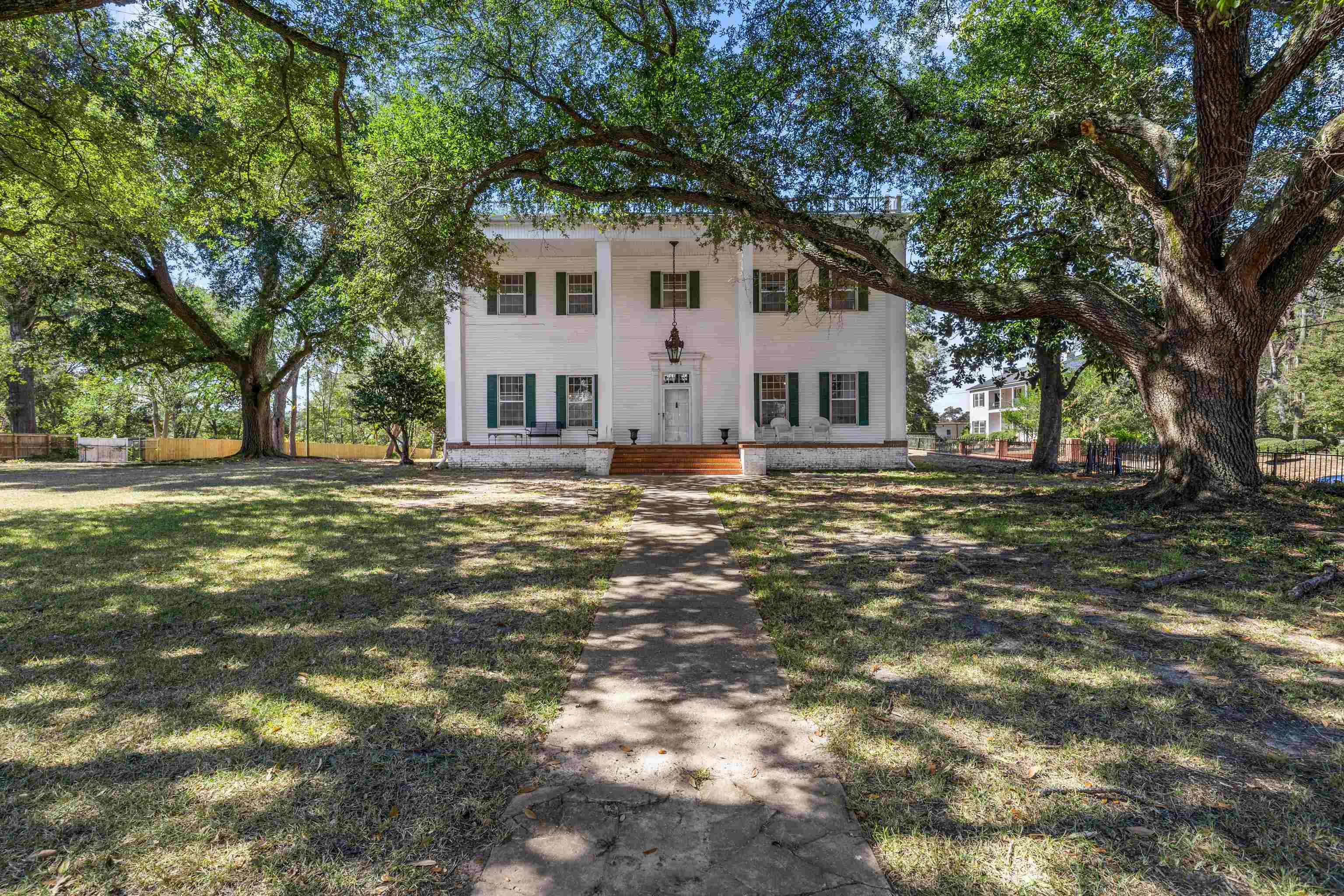 Jefferson, Texas, 75657, United States, 5 Bedrooms Bedrooms, ,5 BathroomsBathrooms,Residential,For Sale,1978271