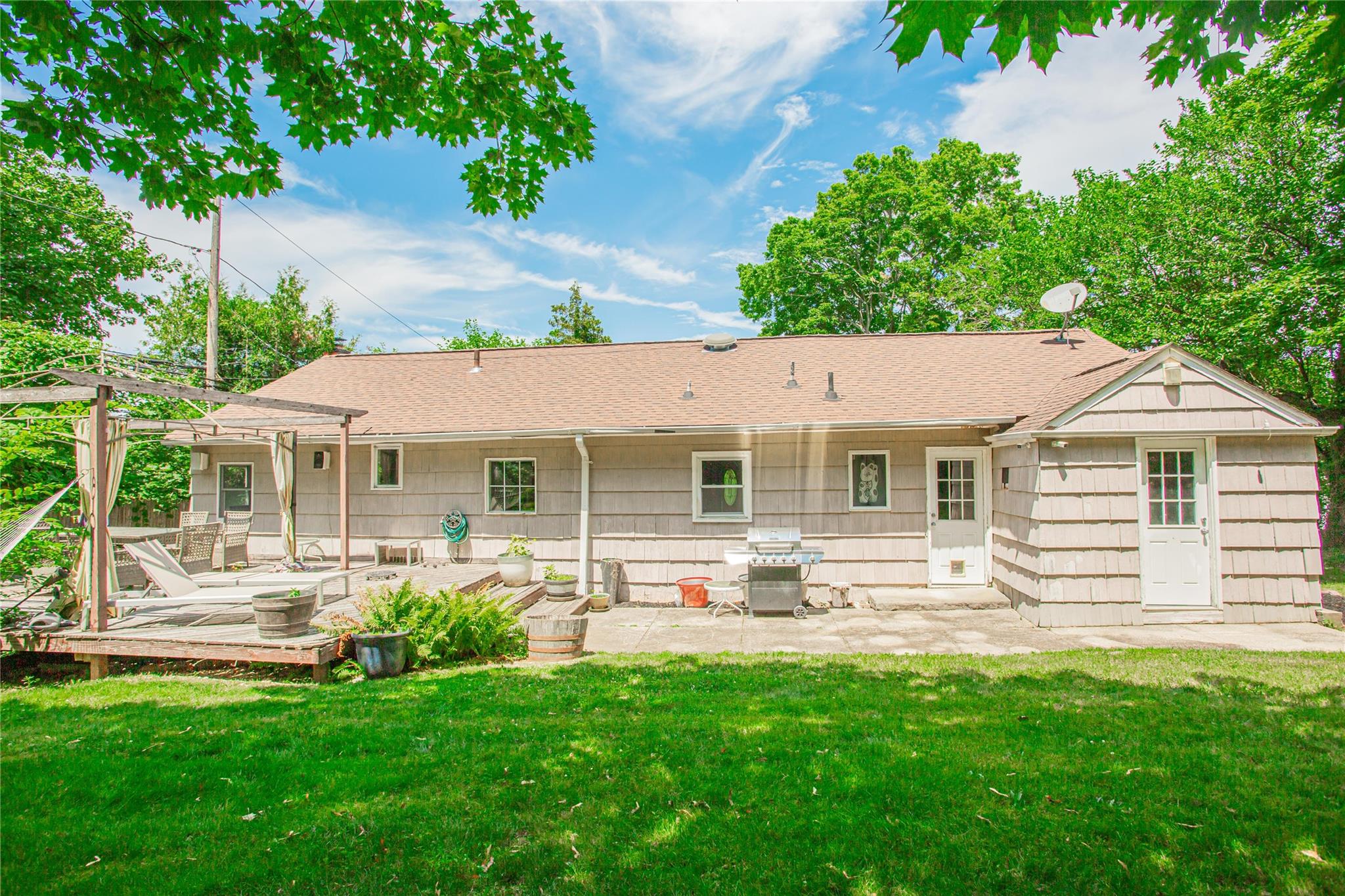 Huntington, New York, 11743, United States, 2 Bedrooms Bedrooms, ,2 BathroomsBathrooms,Residential,For Sale,1847345