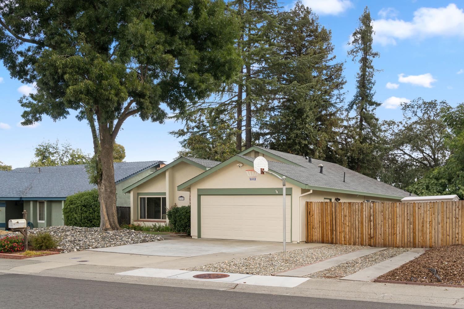 Orangevale, California, 95662, United States, 4 Bedrooms Bedrooms, ,2 BathroomsBathrooms,Residential,For Sale,1989323