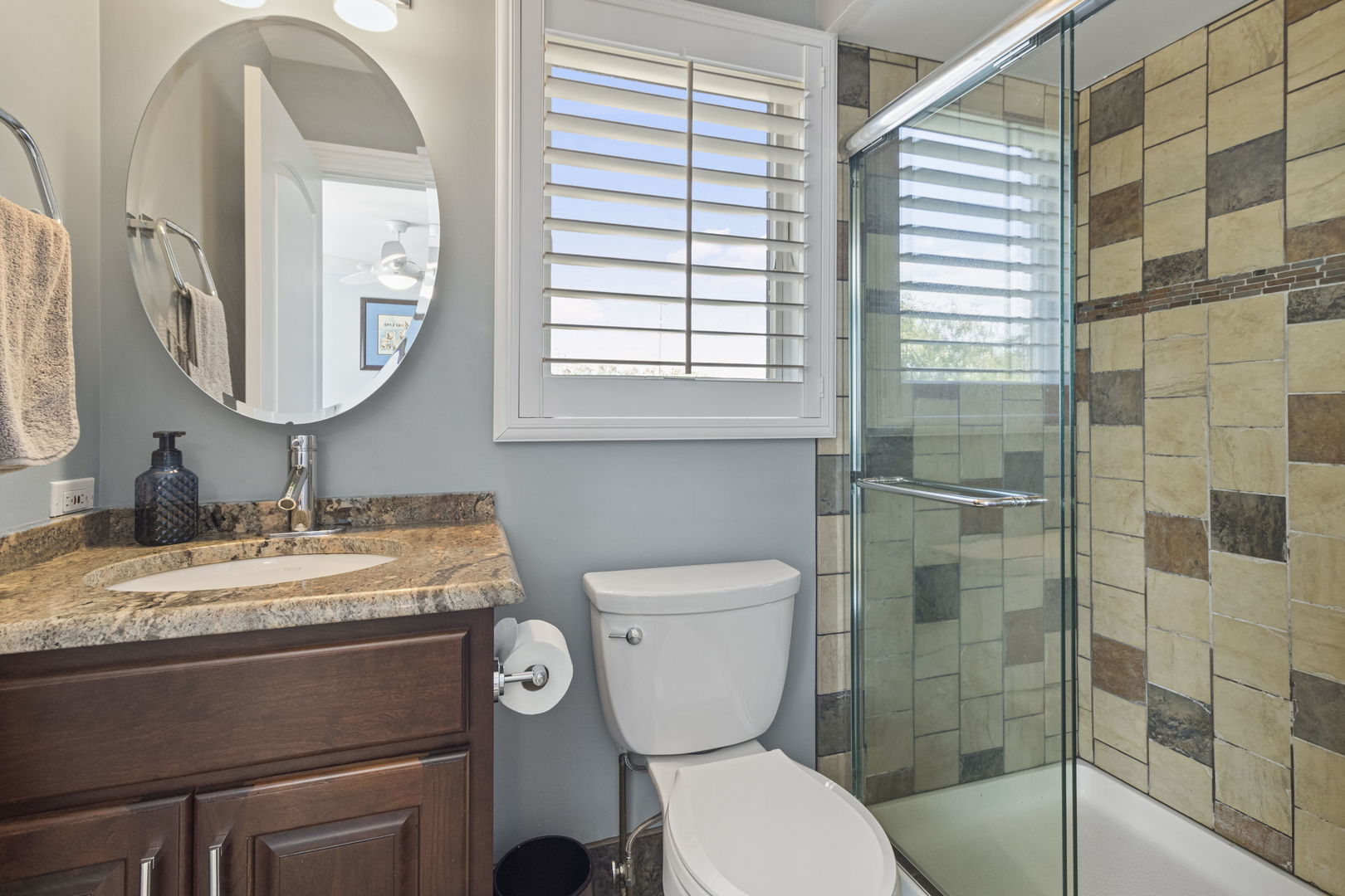 Shorewood, Illinois, 60404, United States, 4 Bedrooms Bedrooms, ,6 BathroomsBathrooms,Residential,For Sale,1933443