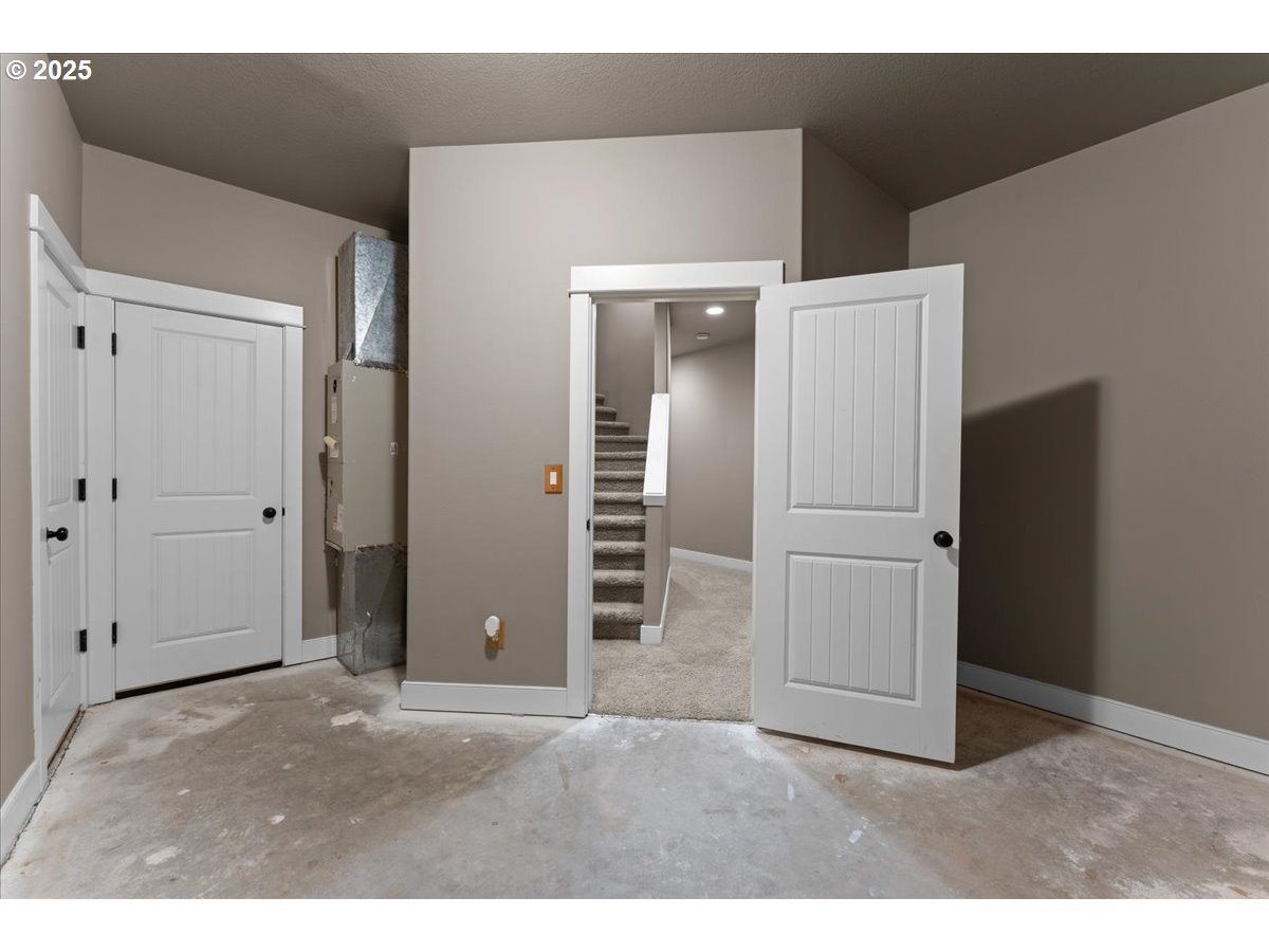Portland, Oregon, 97266, United States, 4 Bedrooms Bedrooms, ,3 BathroomsBathrooms,Residential,For Sale,1836863