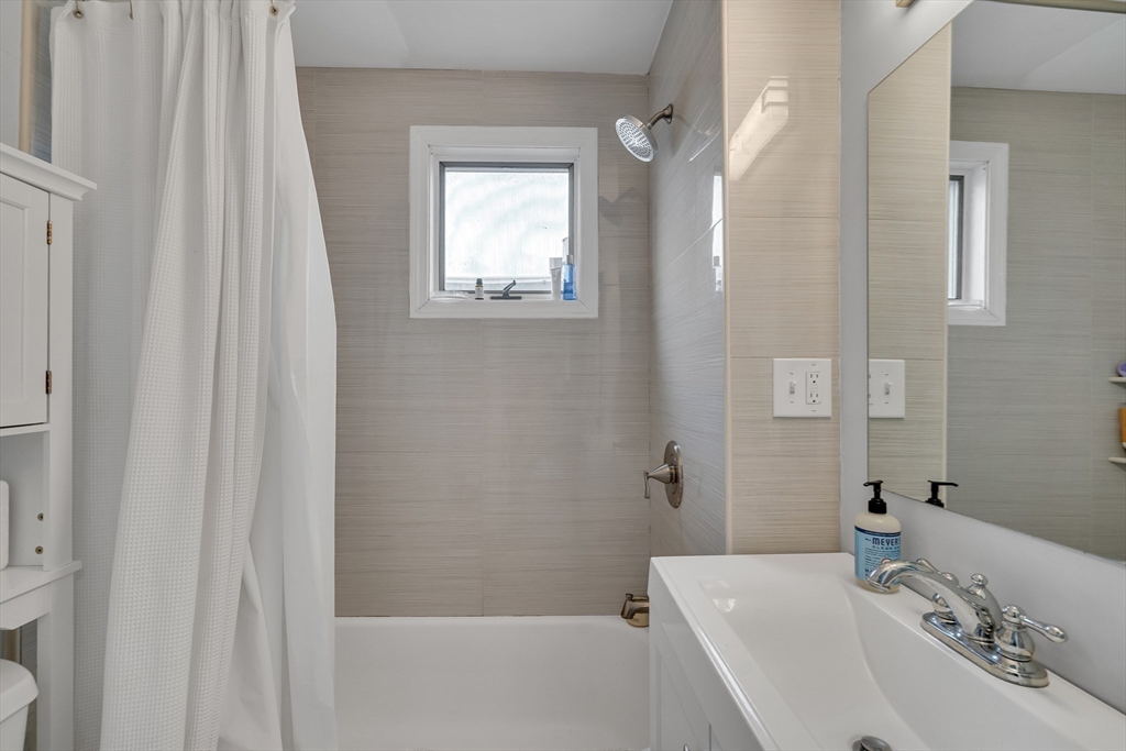 Cambridge, Massachusetts, 02141, United States, 7 Bedrooms Bedrooms, ,4 BathroomsBathrooms,Residential,For Sale,1901897