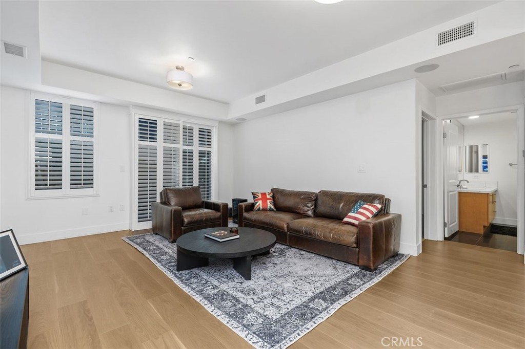 Long Beach, California, 90802, United States, 3 Bedrooms Bedrooms, ,3 BathroomsBathrooms,Residential,For Sale,2002105