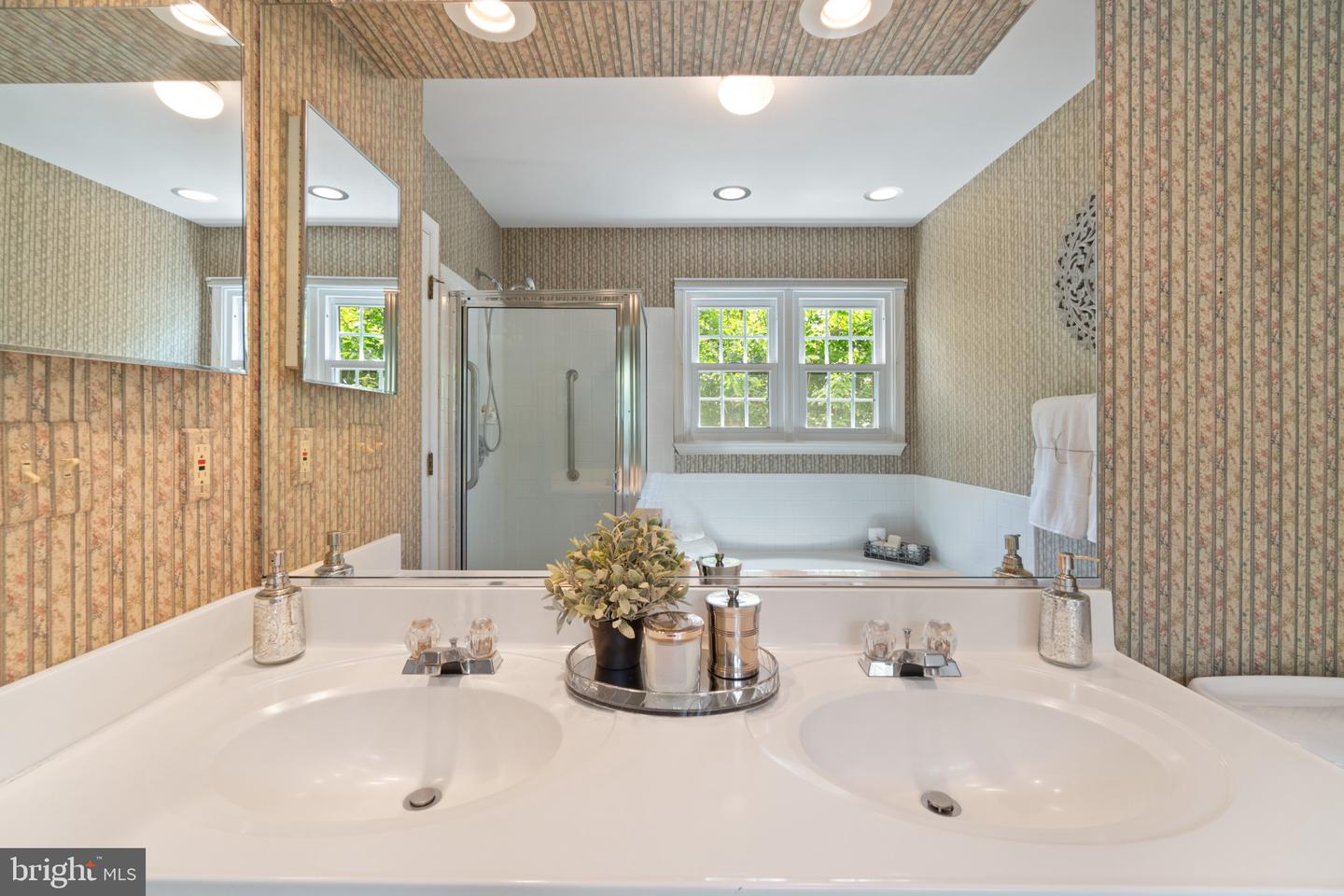 Annapolis, Maryland, 21403, United States, 4 Bedrooms Bedrooms, ,3 BathroomsBathrooms,Residential,For Sale,1925191