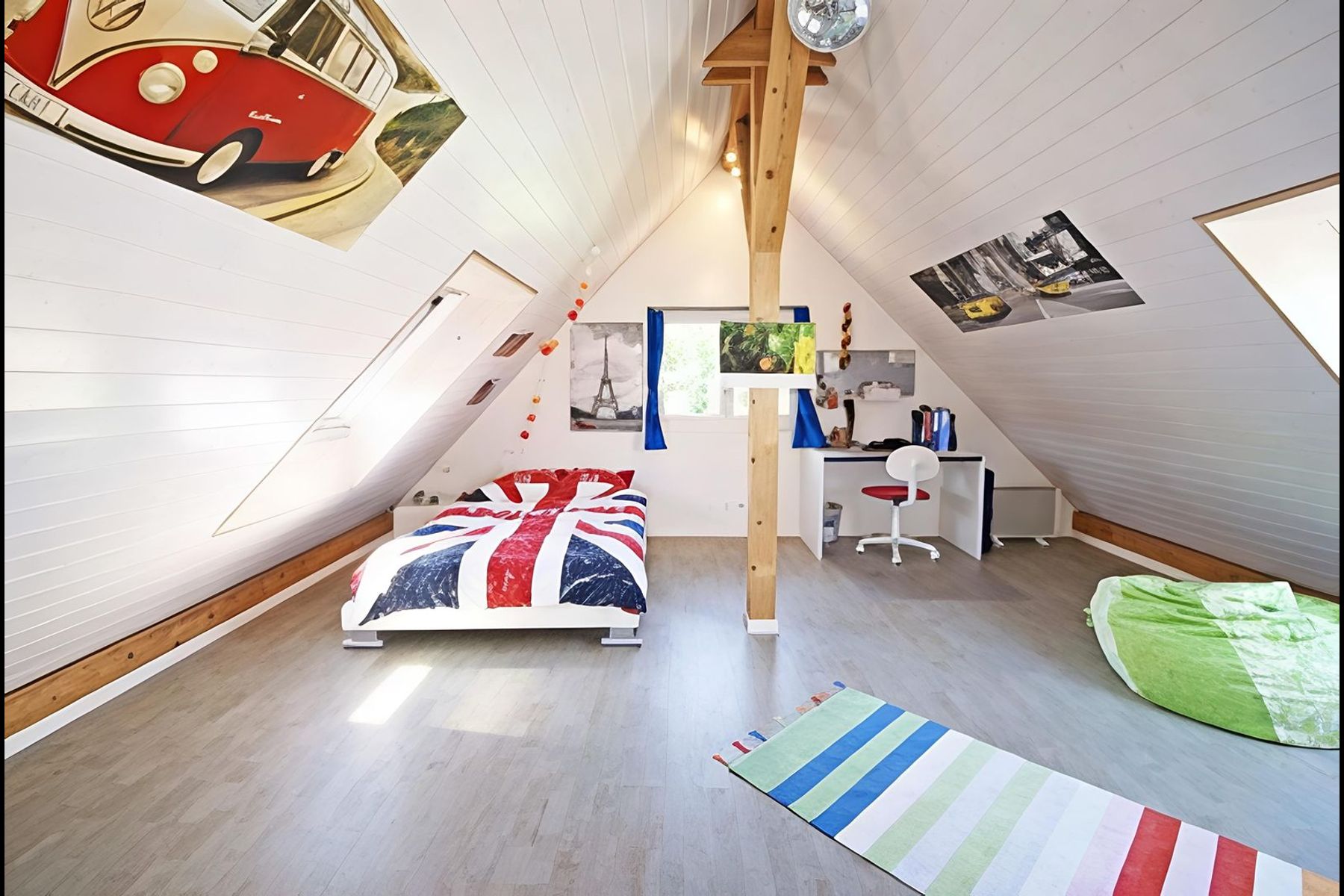  Prestigious 5.5-room duplex ?Pieds dans l