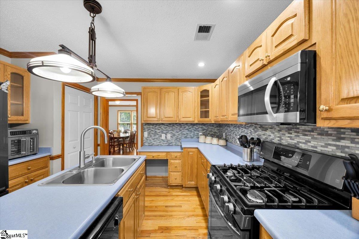 Greenville, South Carolina, 29617, United States, 4 Bedrooms Bedrooms, ,3 BathroomsBathrooms,Residential,For Sale,1955283