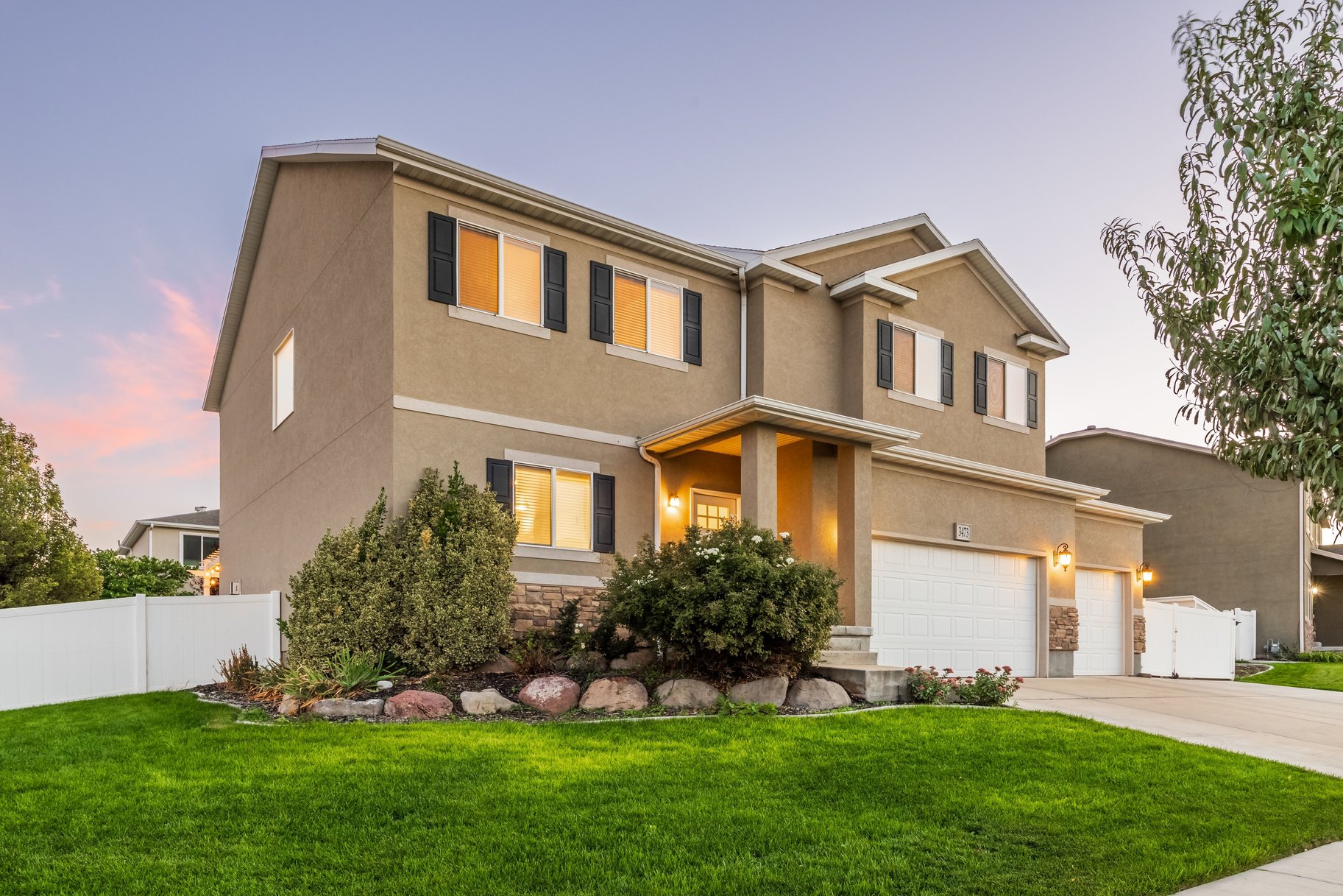  Riverton Corner-Lot Home: 7 Beds, Main-Floor Bedroom, 3-Car Garage & RV Parking - 物件實景