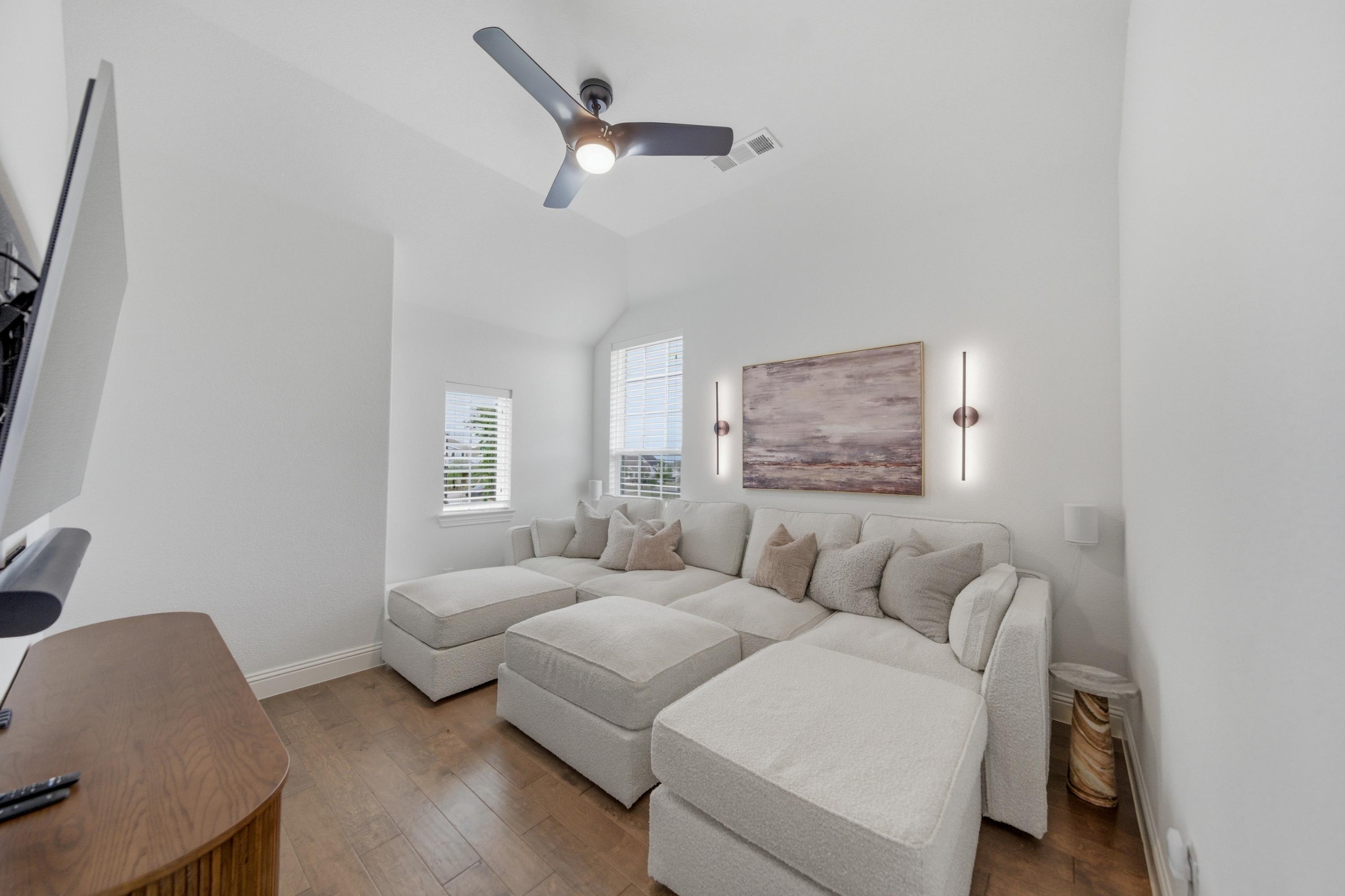  Skip the New Build. Established Walsh Phase 1 with a Backyard Putting Green - 物件實景