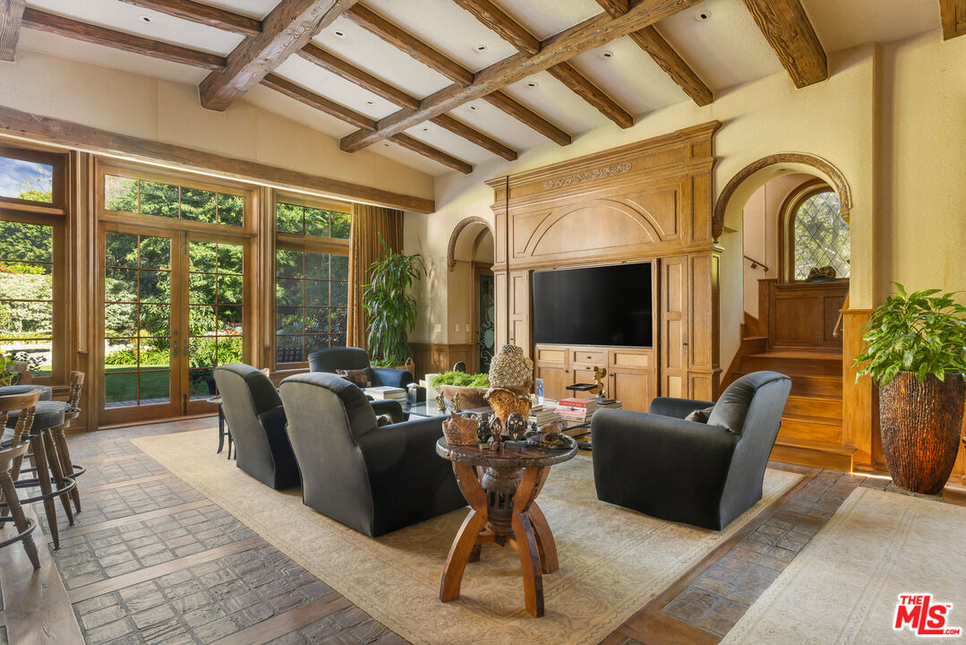 Beverly Hills, California, 90210, United States, 7 Bedrooms Bedrooms, ,9 BathroomsBathrooms,Residential,For Sale,1933482