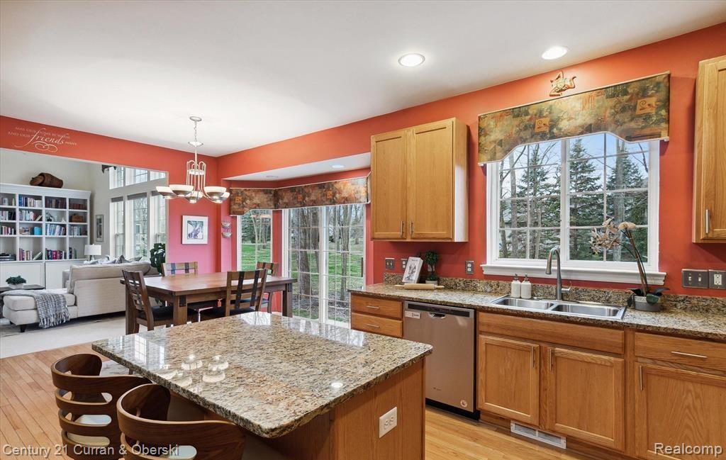 Van Buren Charter Township, Michigan, 48111, United States, 4 Bedrooms Bedrooms, ,5 BathroomsBathrooms,Residential,For Sale,2013024