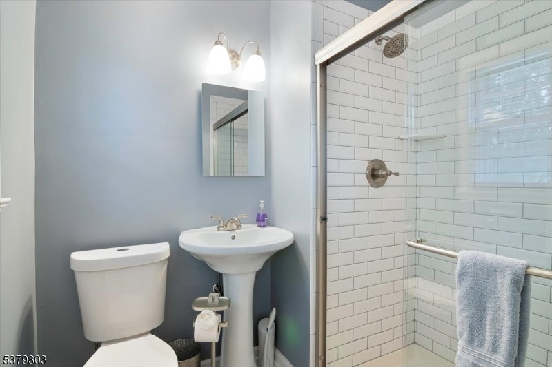 Fairfield Twp., New Jersey, 07004, United States, 3 Bedrooms Bedrooms, ,3 BathroomsBathrooms,Residential,For Sale,1923518