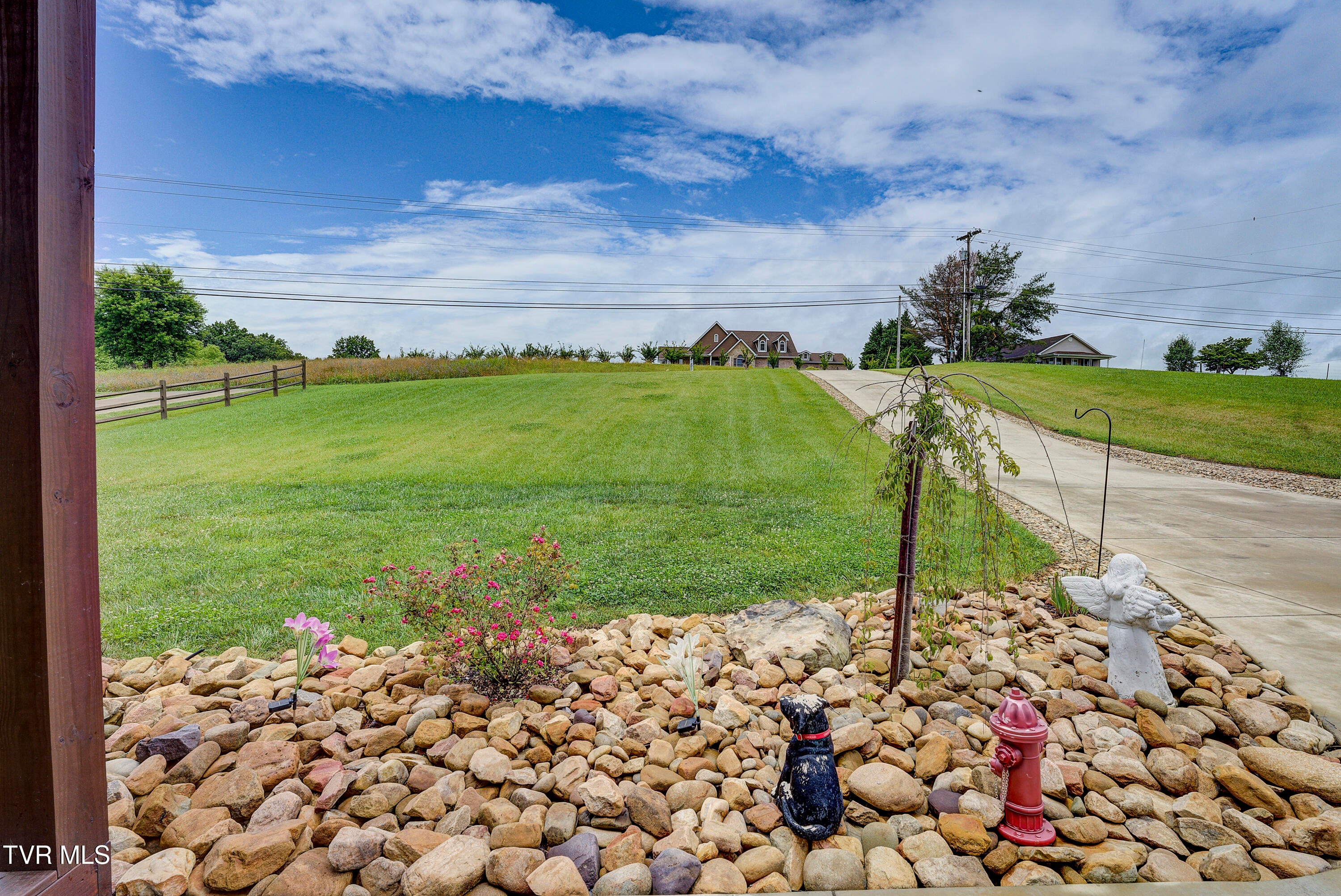 Jonesborough, Tennessee, 37659, United States, 3 Bedrooms Bedrooms, ,3 BathroomsBathrooms,Residential,For Sale,2000910