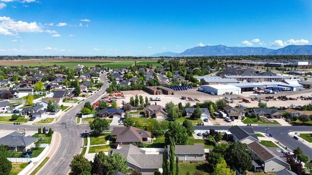 Syracuse, Utah, 84075, United States, 4 Bedrooms Bedrooms, ,3 BathroomsBathrooms,Residential,For Sale,2048883