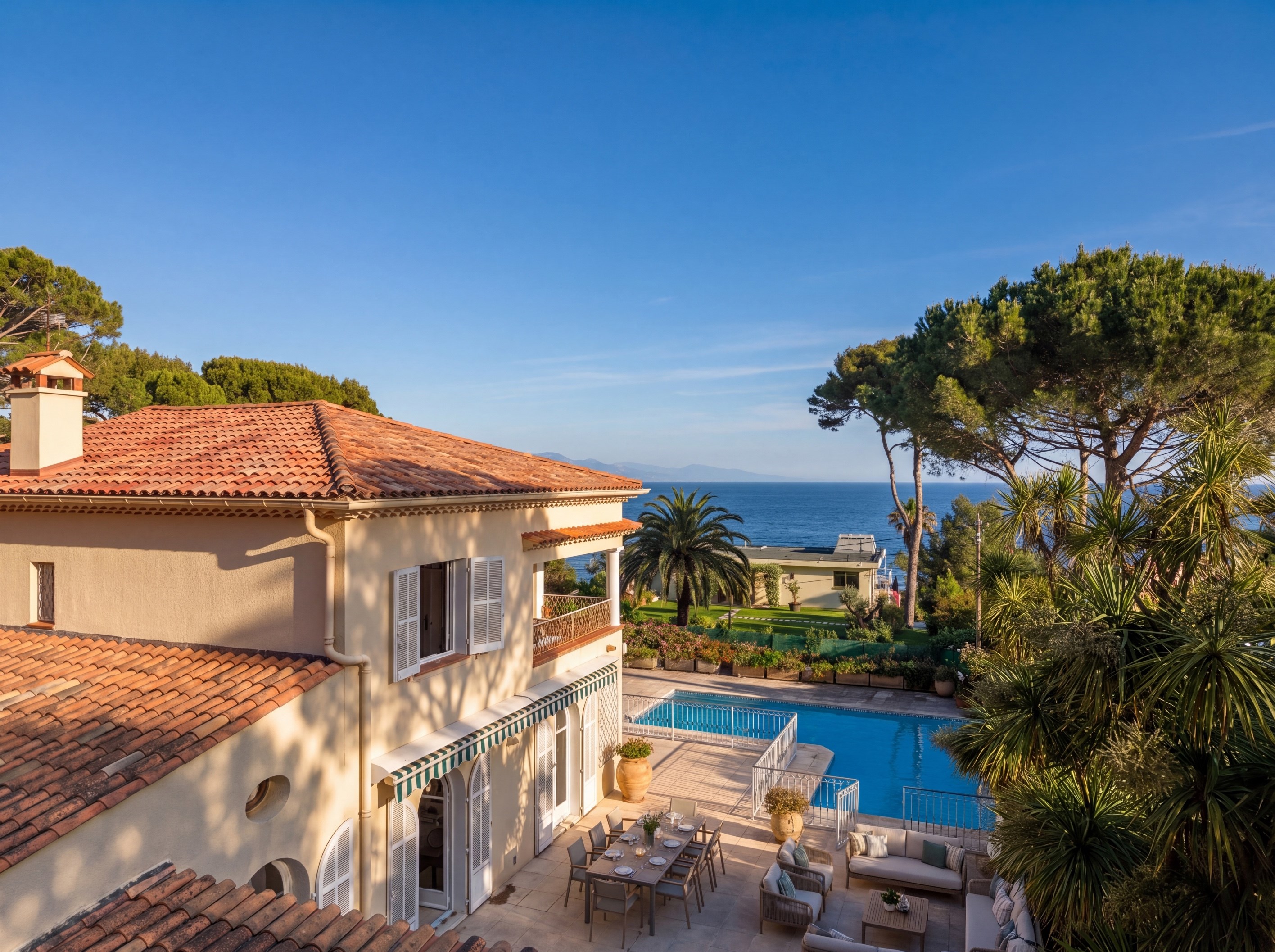  Cap d’Antibes villa with sea views pool and exceptional renovation potential - 物件實景