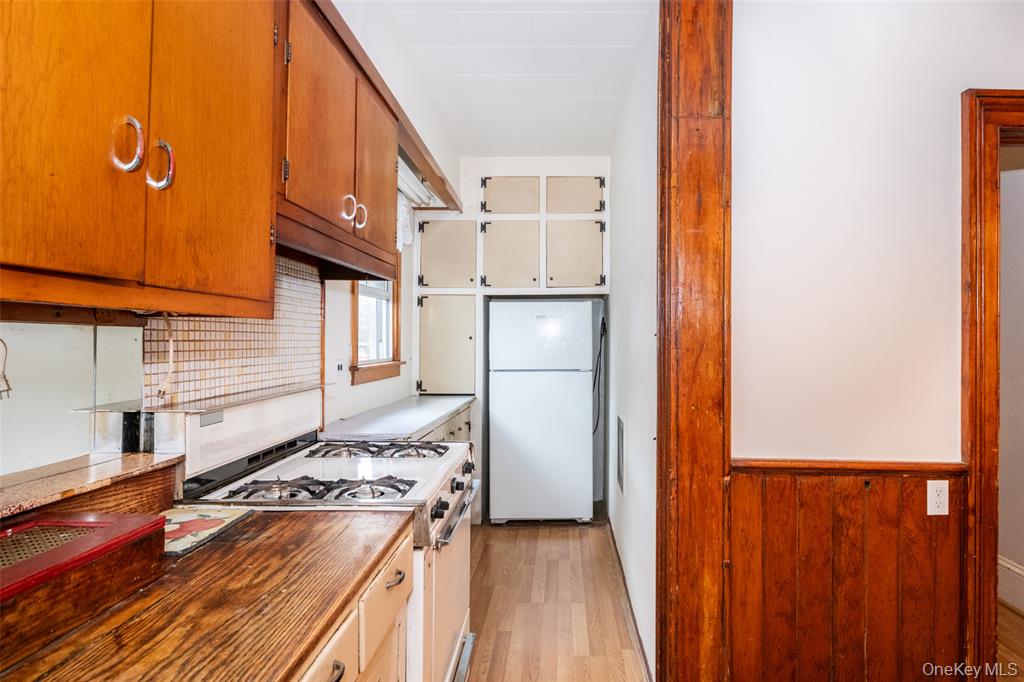 Bronx, New York, 10464, United States, 4 Bedrooms Bedrooms, ,Residential,For Sale,1937282