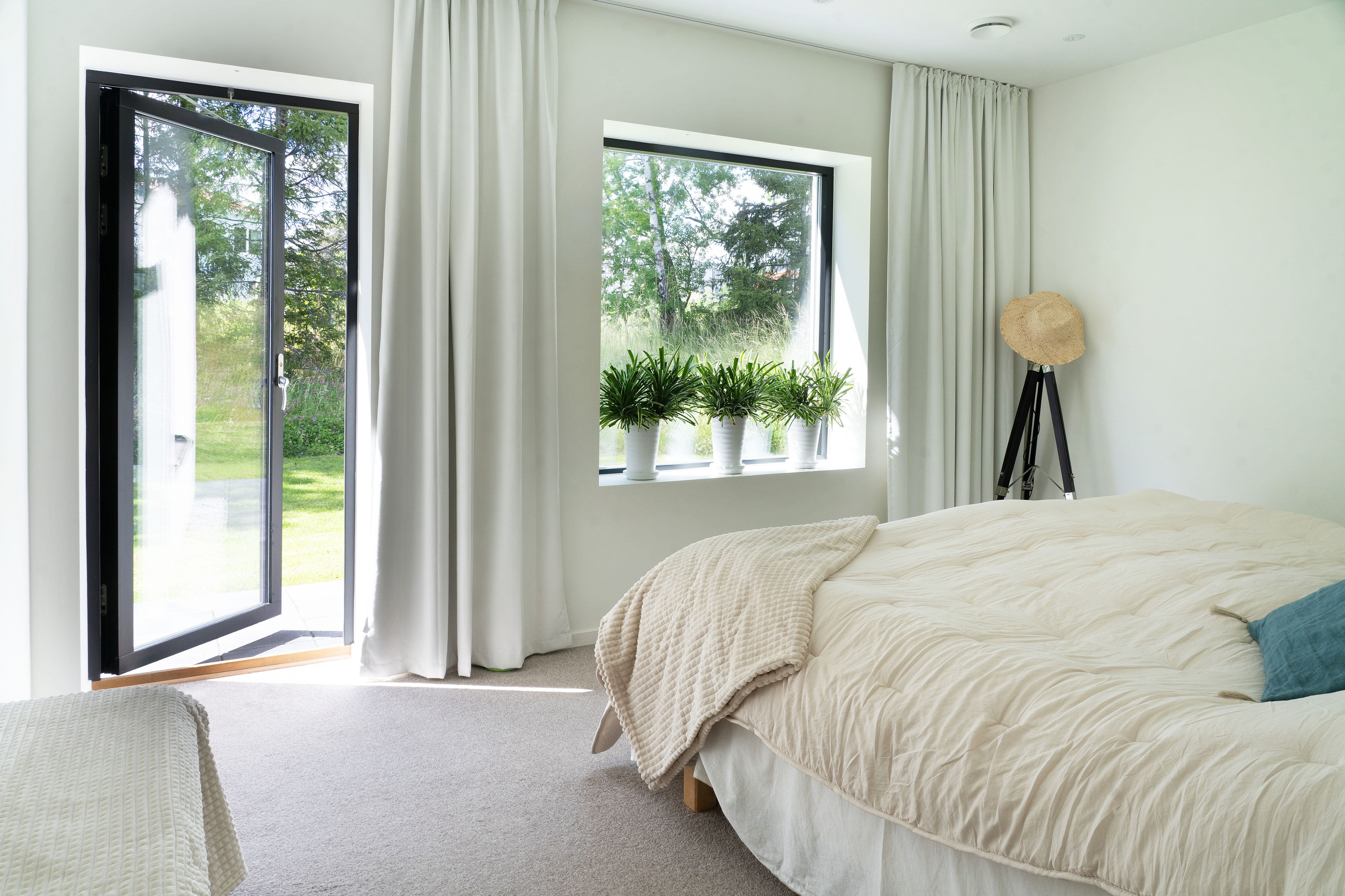  Modern Villa with Open Views, Subdividable Plot and Exceptional Commuter options - 物件實景