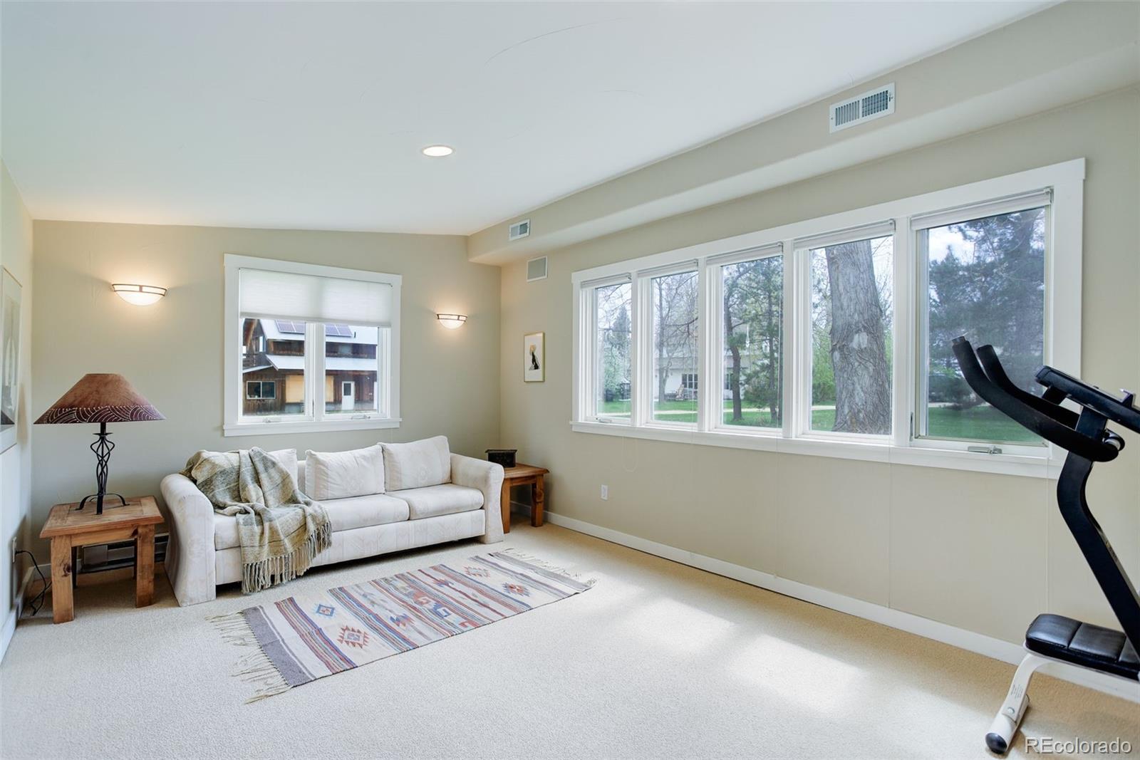 Longmont, Colorado, 80503, United States, 3 Bedrooms Bedrooms, ,1 BathroomBathrooms,Residential,For Sale,1826397