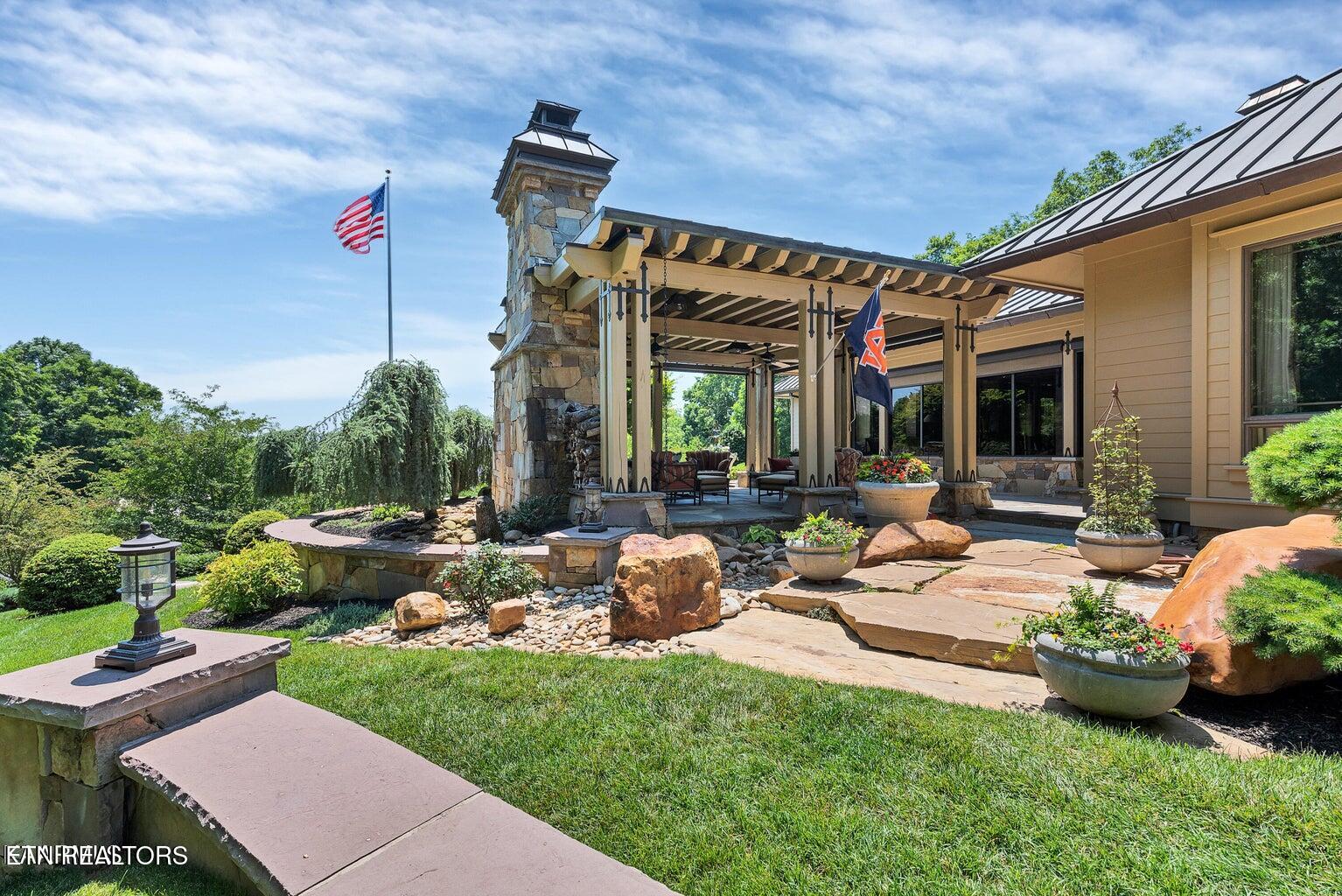 Louisville, Tennessee, 37777, United States, 3 Bedrooms Bedrooms, ,4 BathroomsBathrooms,Residential,For Sale,1821192