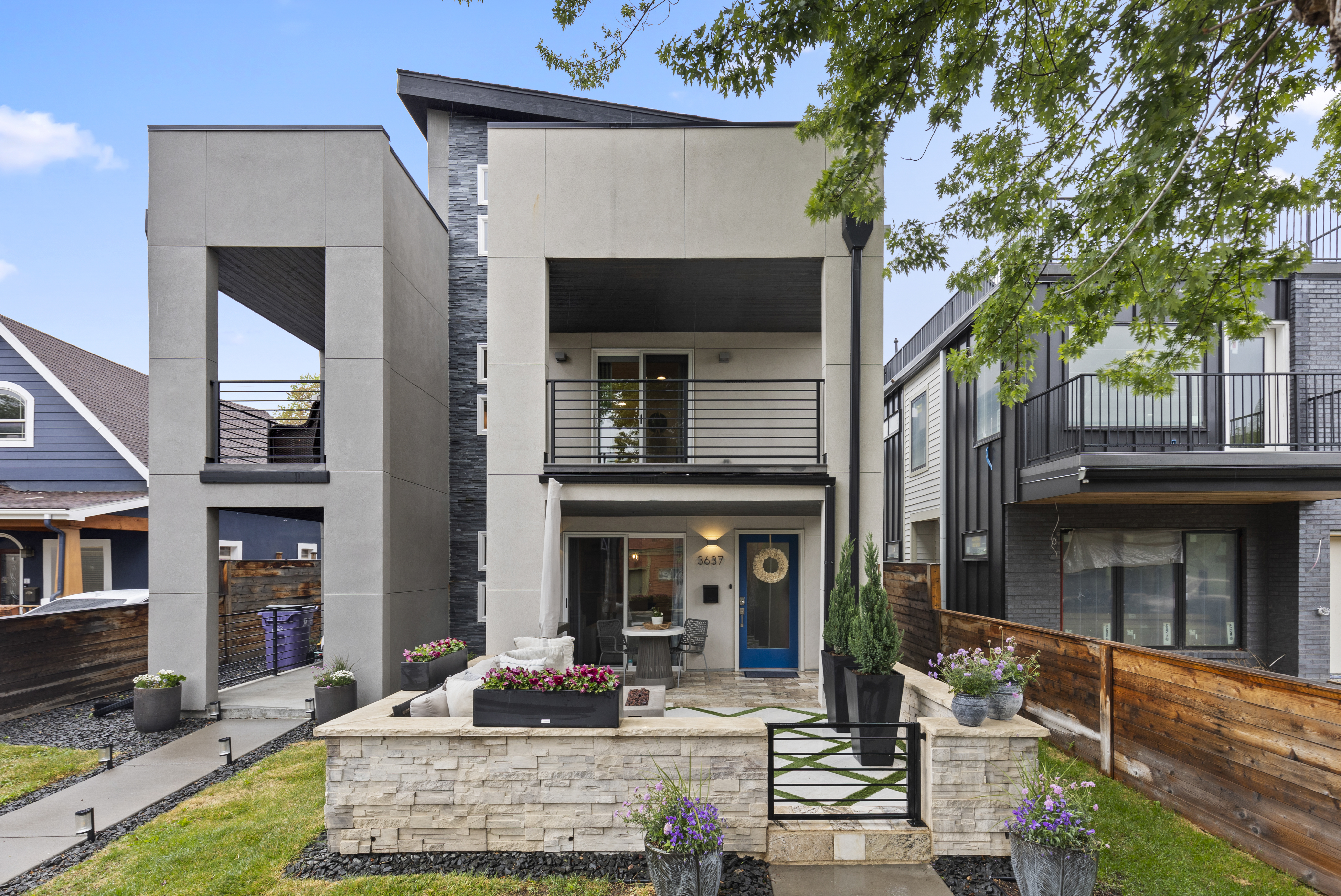  Sleek, architecturally refined end-unit duplex - 物件實景