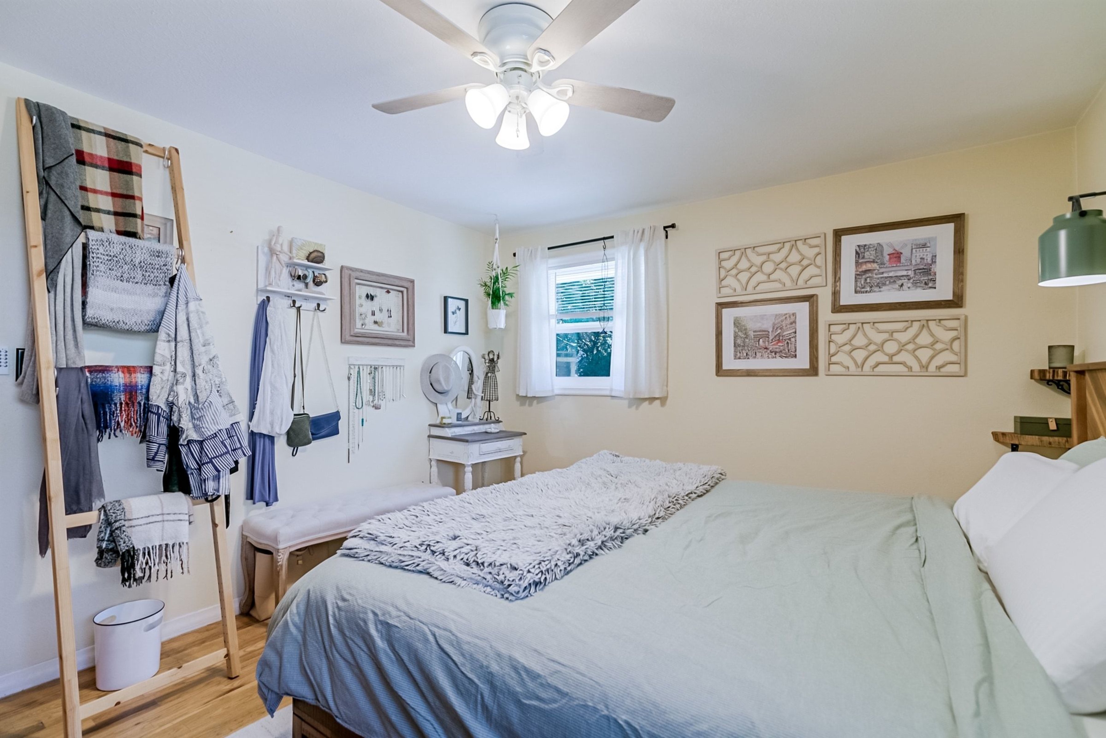  Parklike Yard, 3 Bedroom 1.5 Bath Home - 物件實景