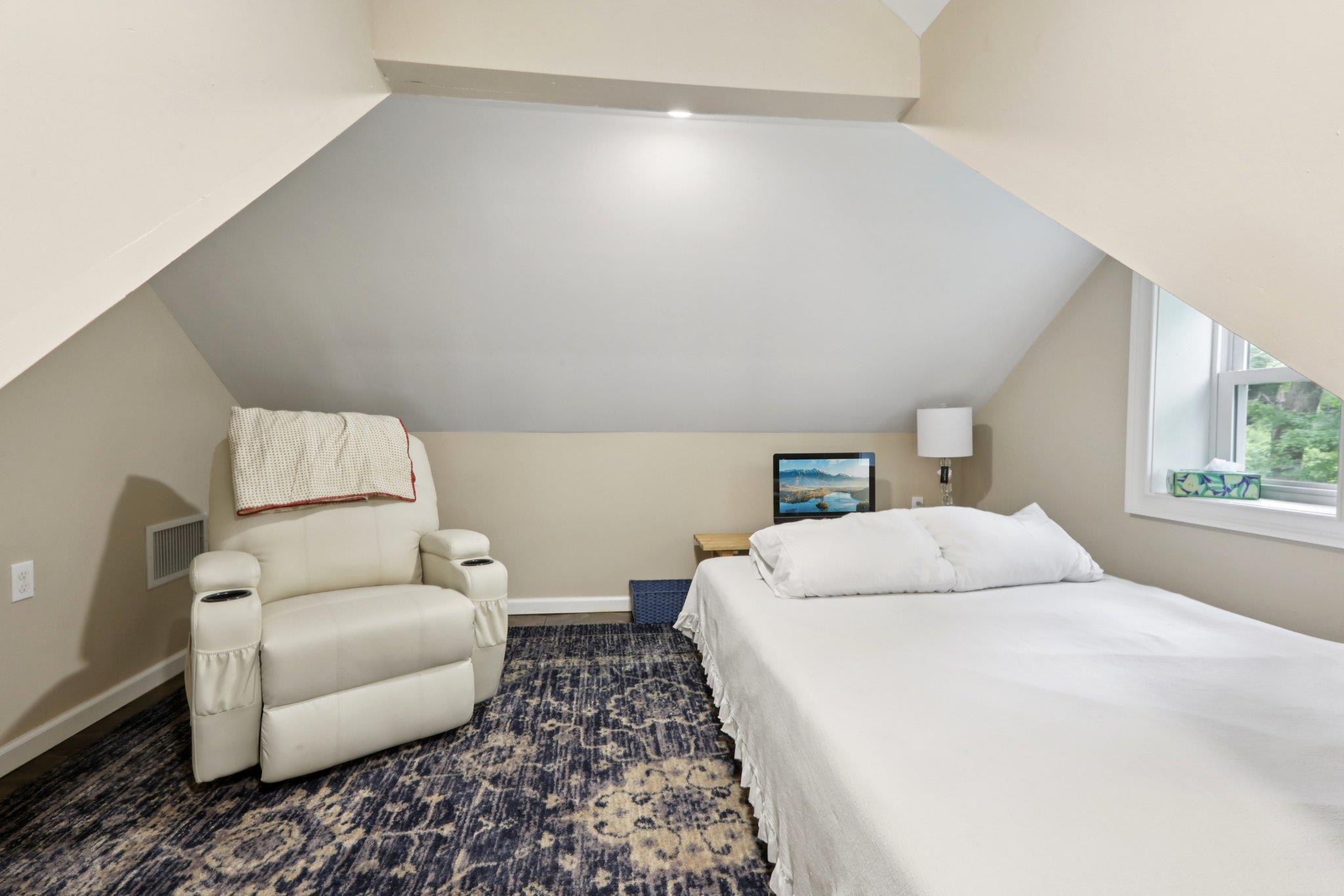 New City, New York, 10956, United States, 2 Bedrooms Bedrooms, ,3 BathroomsBathrooms,Residential,For Sale,1928184