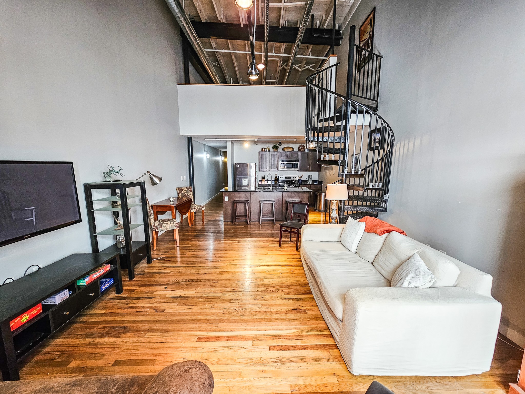 Nashville, Tennessee, 37219, United States, 2 Bedrooms Bedrooms, ,2 BathroomsBathrooms,Residential,For Sale,1743345