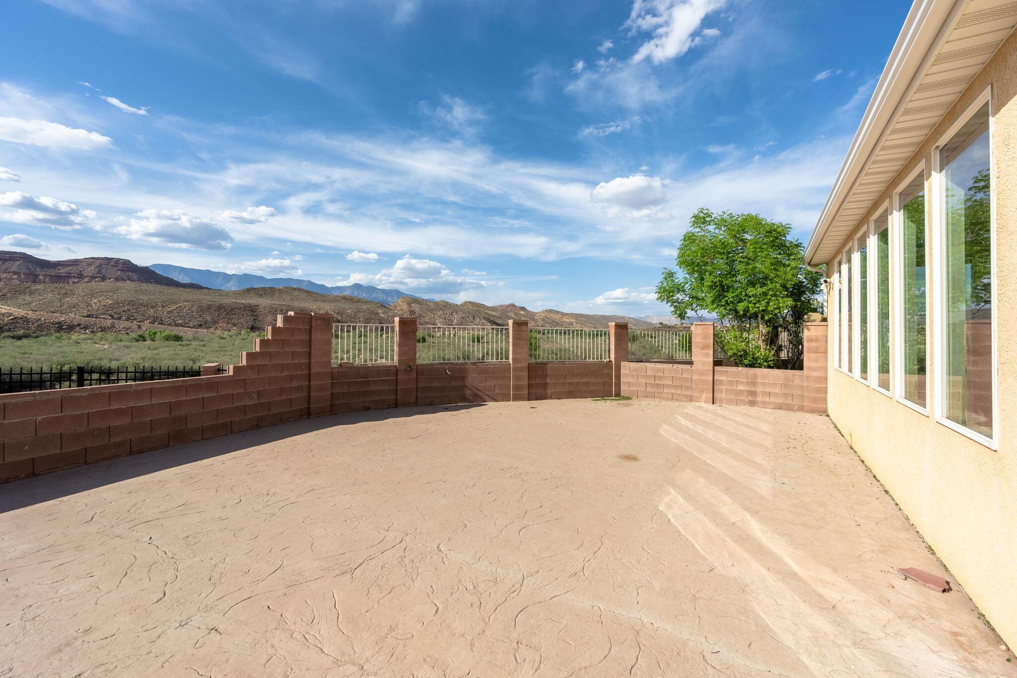 Hurricane, Utah, 84737, United States, 2 Bedrooms Bedrooms, ,3 BathroomsBathrooms,Residential,For Sale,1842468
