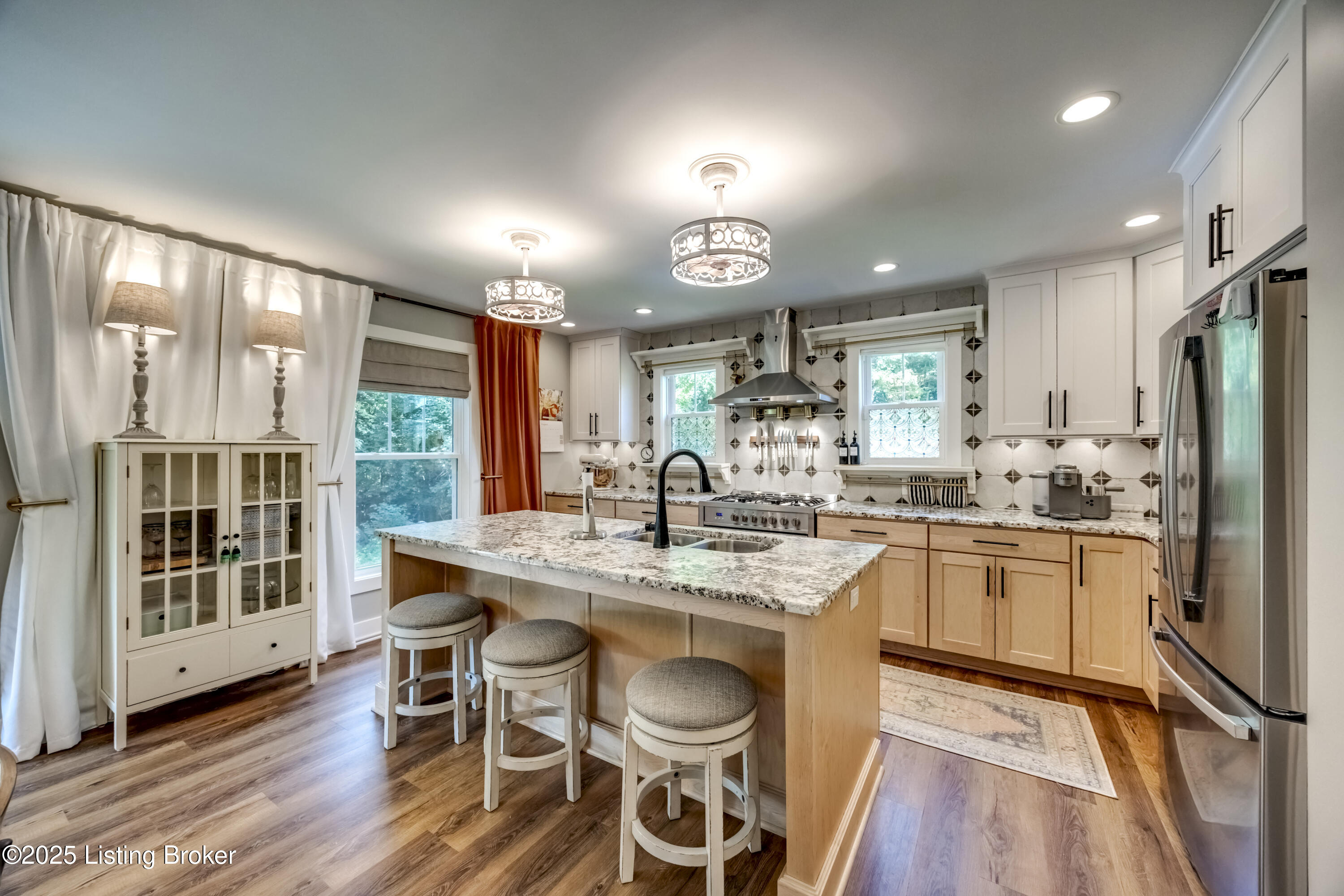 Crestwood, Kentucky, 40014, United States, 5 Bedrooms Bedrooms, ,4 BathroomsBathrooms,Residential,For Sale,1907085