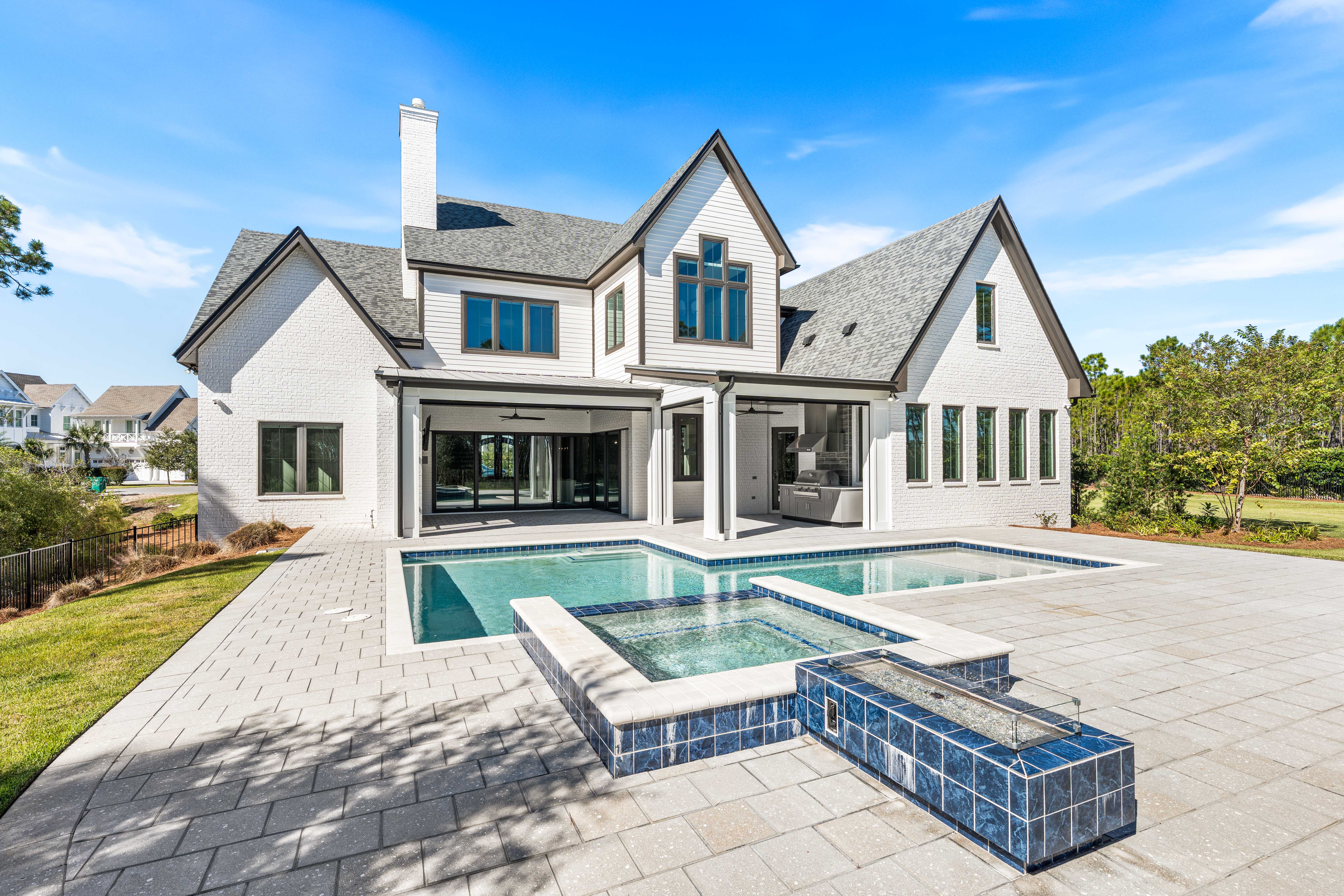  Spectacular Home With Spacious Yard Including Pool, Spa And Outdoor Kitchen - 物件實景