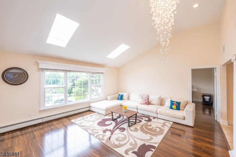 Wayne Twp., New Jersey, 07470, United States, 4 Bedrooms Bedrooms, ,3 BathroomsBathrooms,Residential,For Sale,2049437