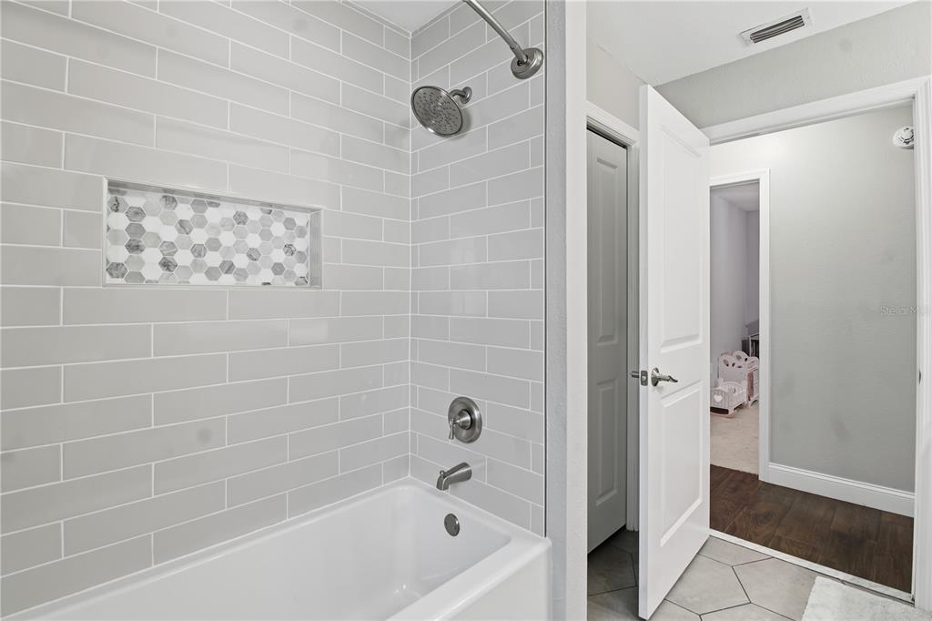 Lakeland, Florida, 33810, United States, 3 Bedrooms Bedrooms, ,2 BathroomsBathrooms,Residential,For Sale,1999879