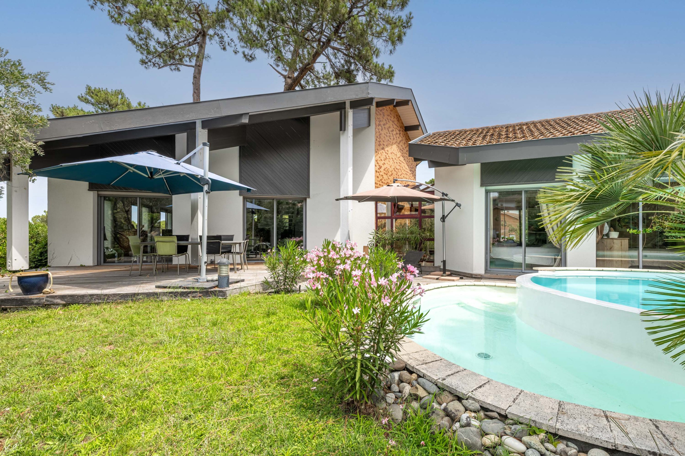  ARCHITECT-DESIGNED VILLA WITH PANORAMIC VIEWS OVER ARCACHON BAY - 物件實景
