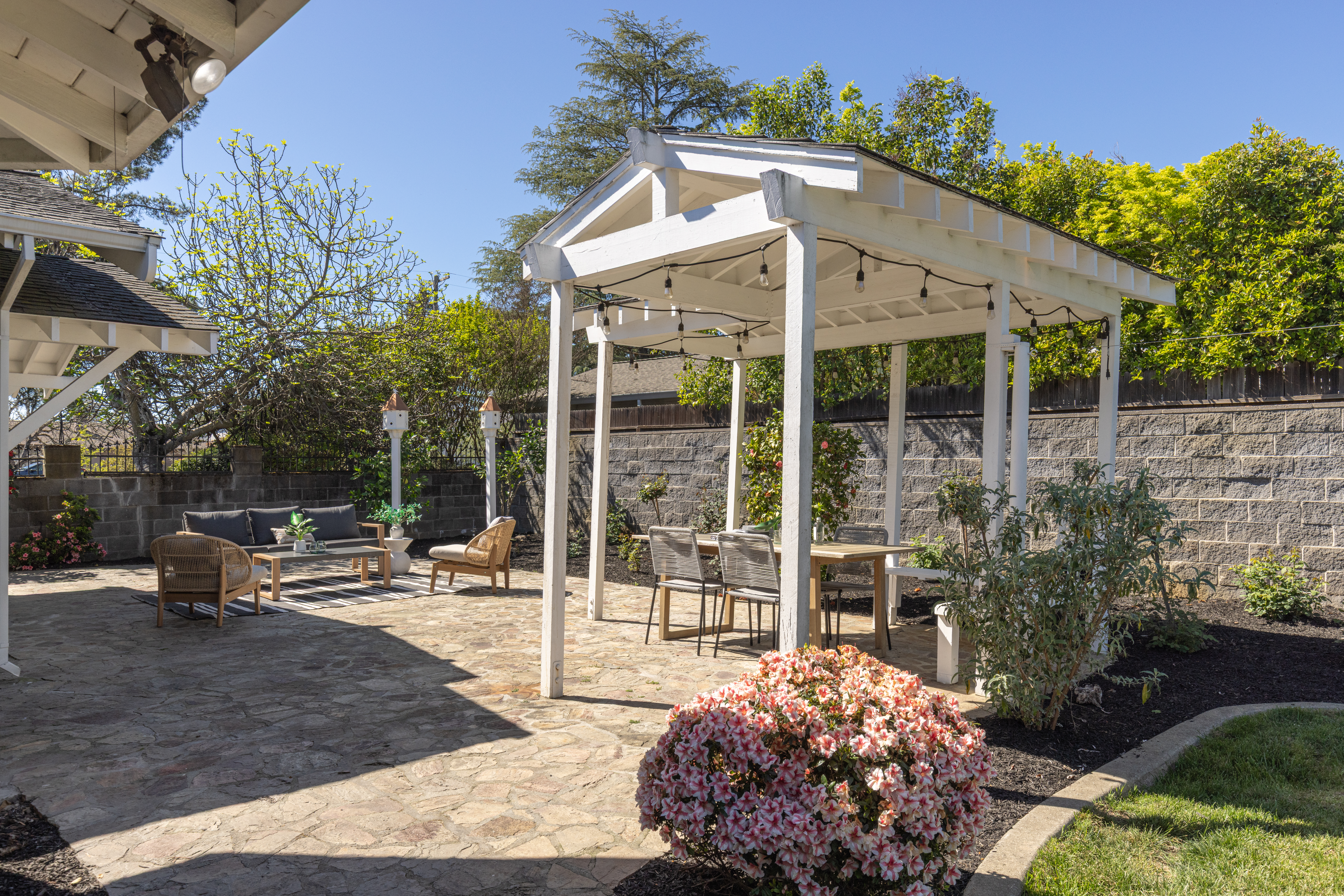  Coveted East Side Ranch Home in Monticello Park - 物件實景