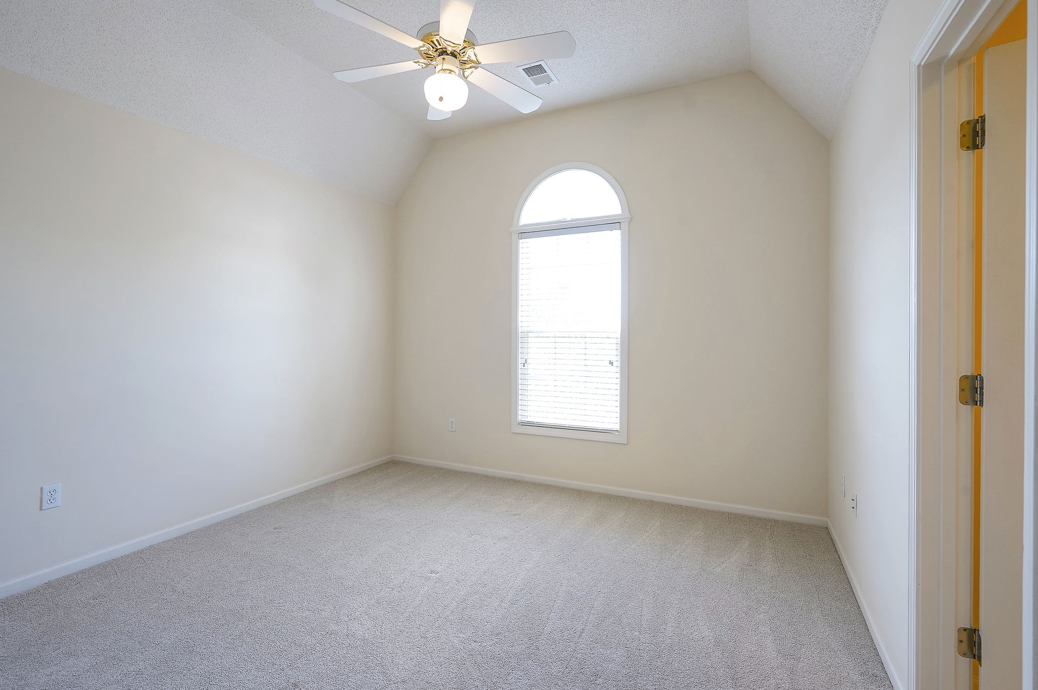  15223 Woodson Lane, Overland Park, KS 66223 - 物件實景